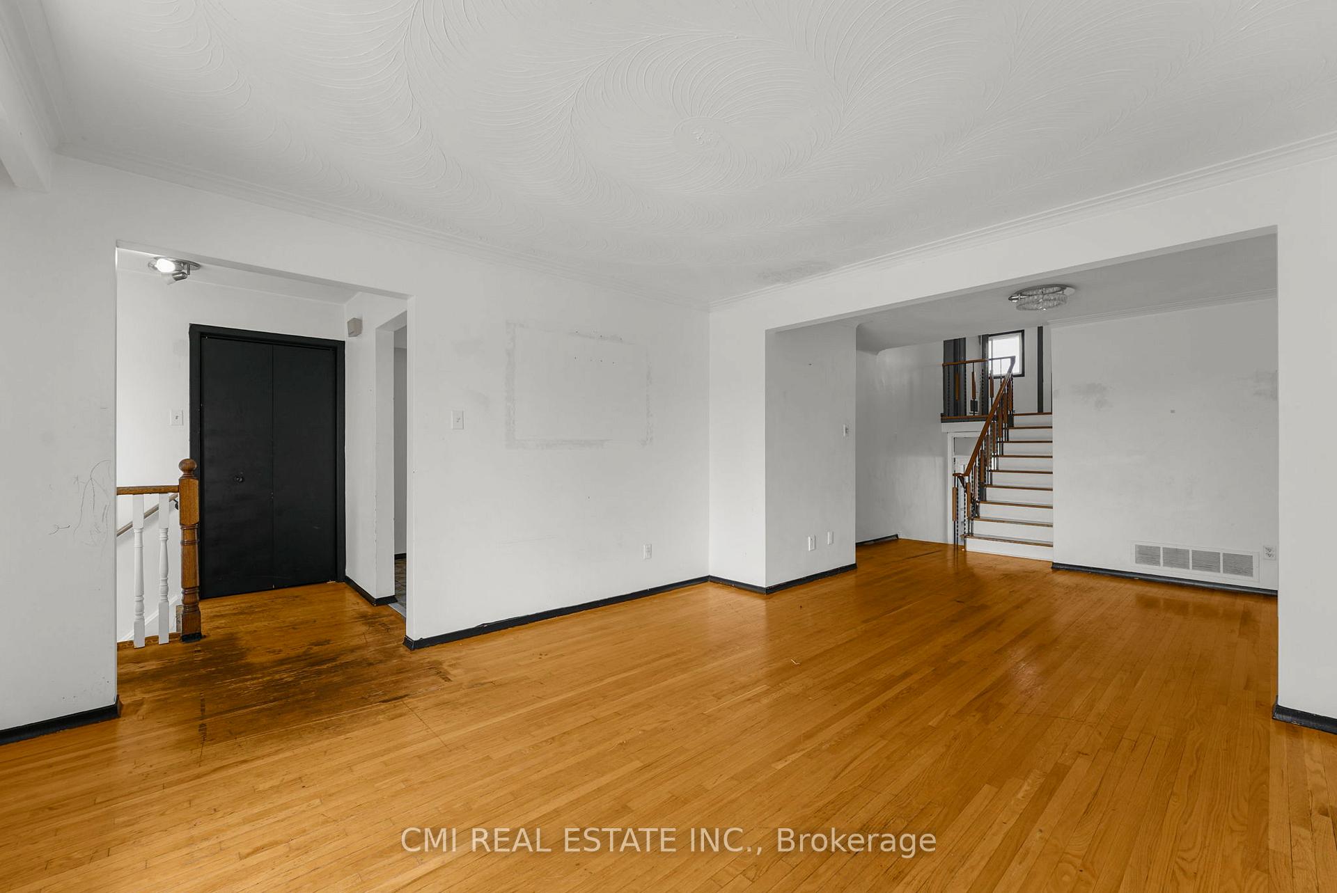 Photo 6 of 119 Albany Drive, Vaughan, West Woodbridge — HOMEH