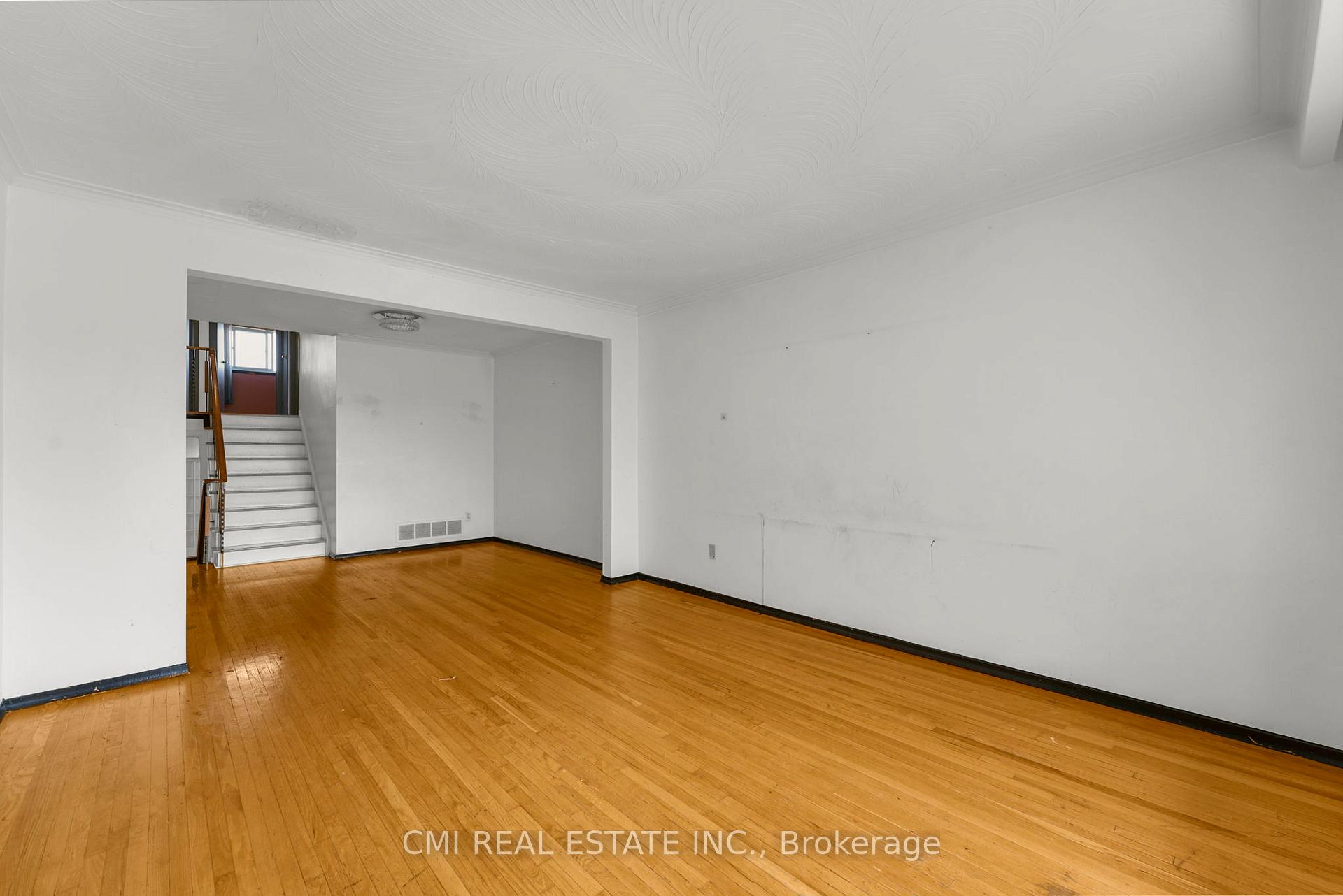 Photo 7 of 119 Albany Drive, Vaughan, West Woodbridge — HOMEH