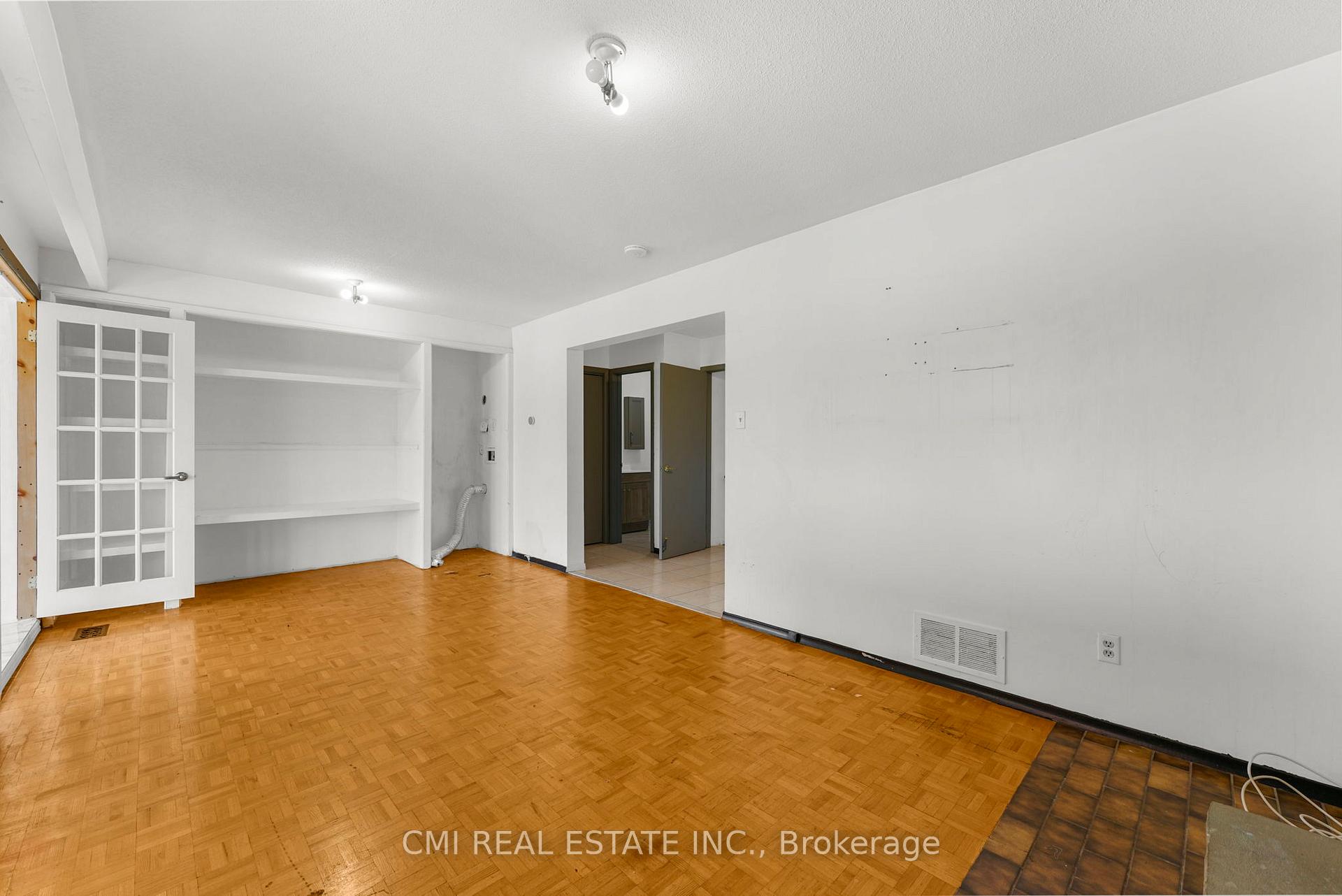 Photo 11 of 119 Albany Drive, Vaughan, West Woodbridge — HOMEH