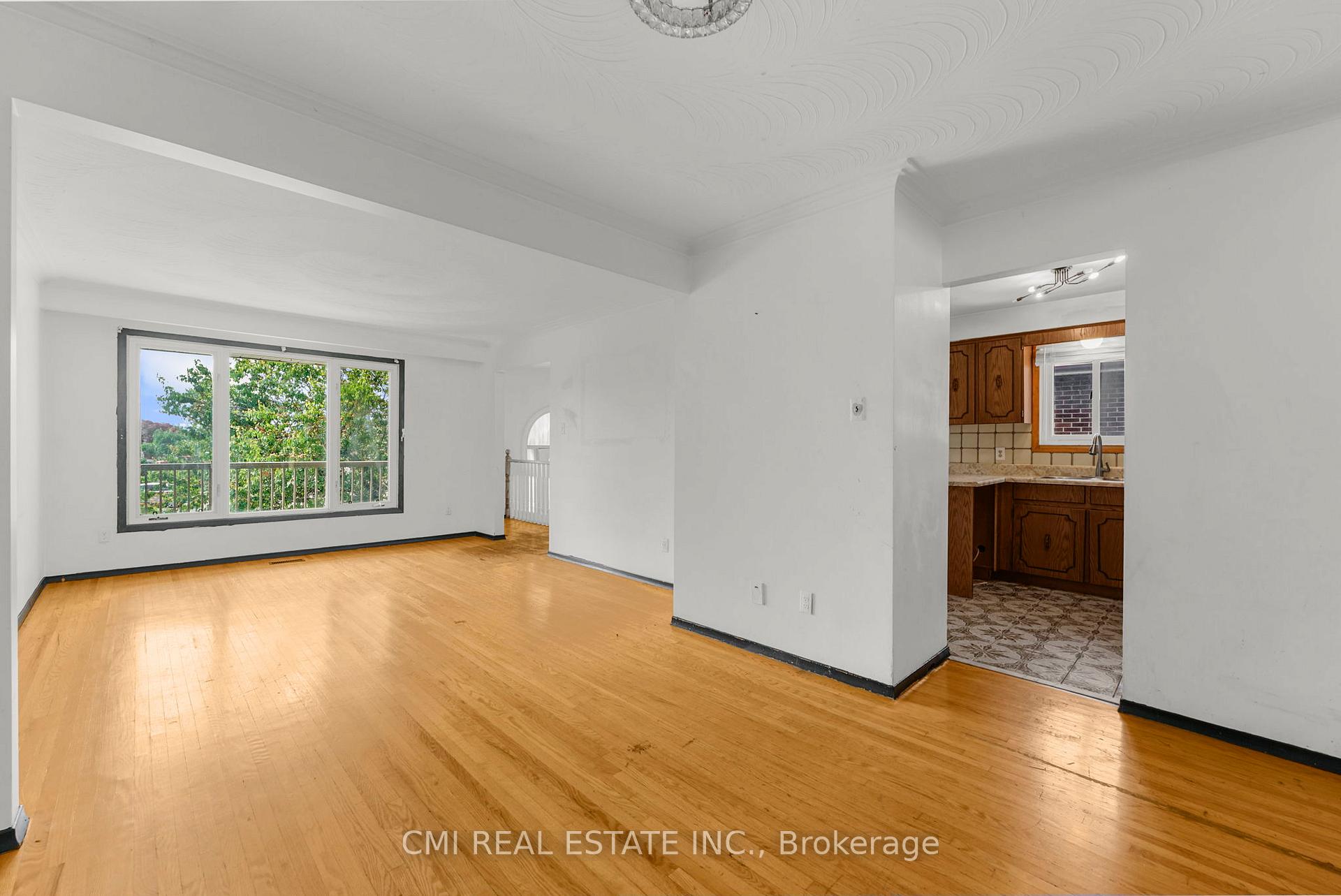 Photo 12 of 119 Albany Drive, Vaughan, West Woodbridge — HOMEH