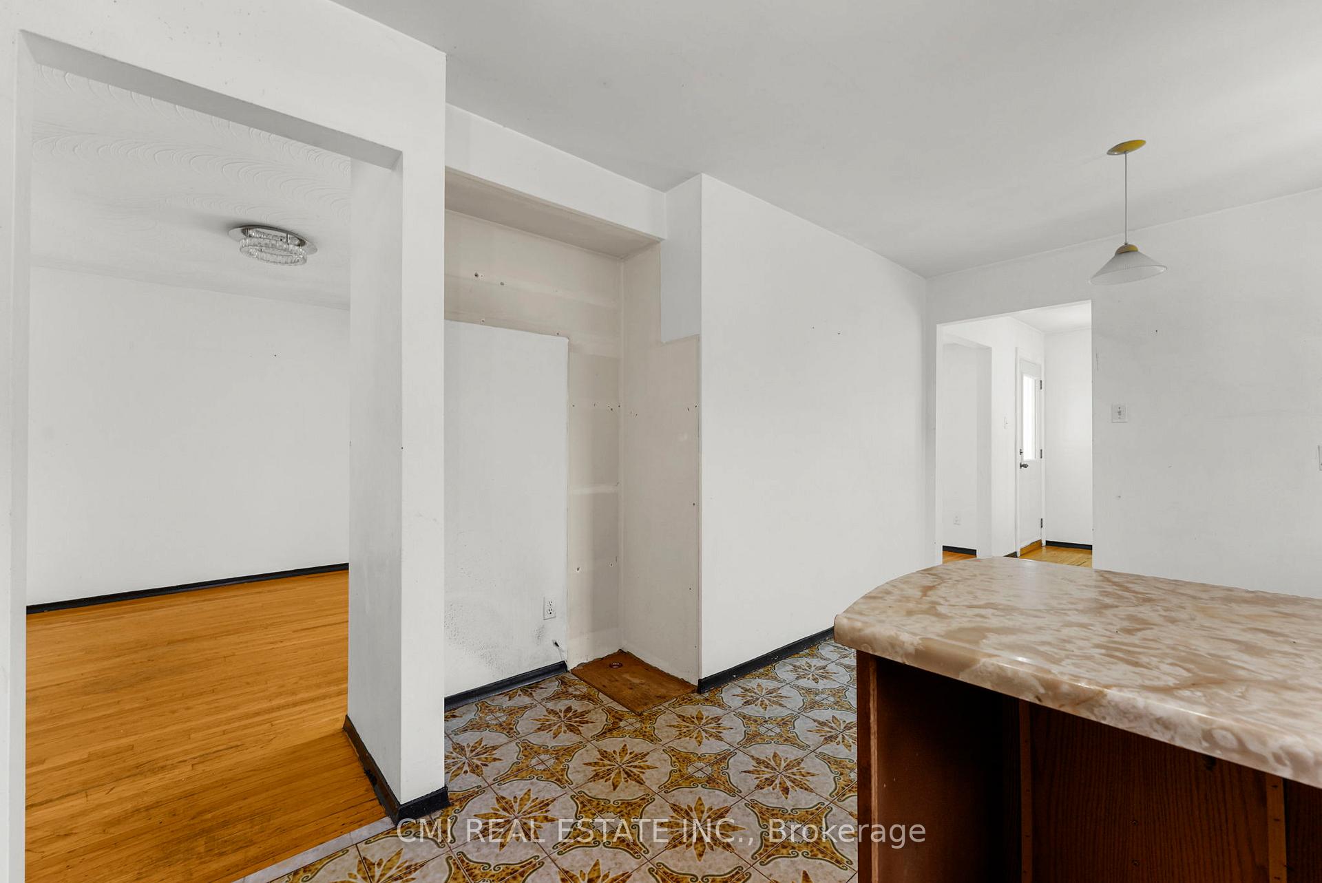Photo 13 of 119 Albany Drive, Vaughan, West Woodbridge — HOMEH
