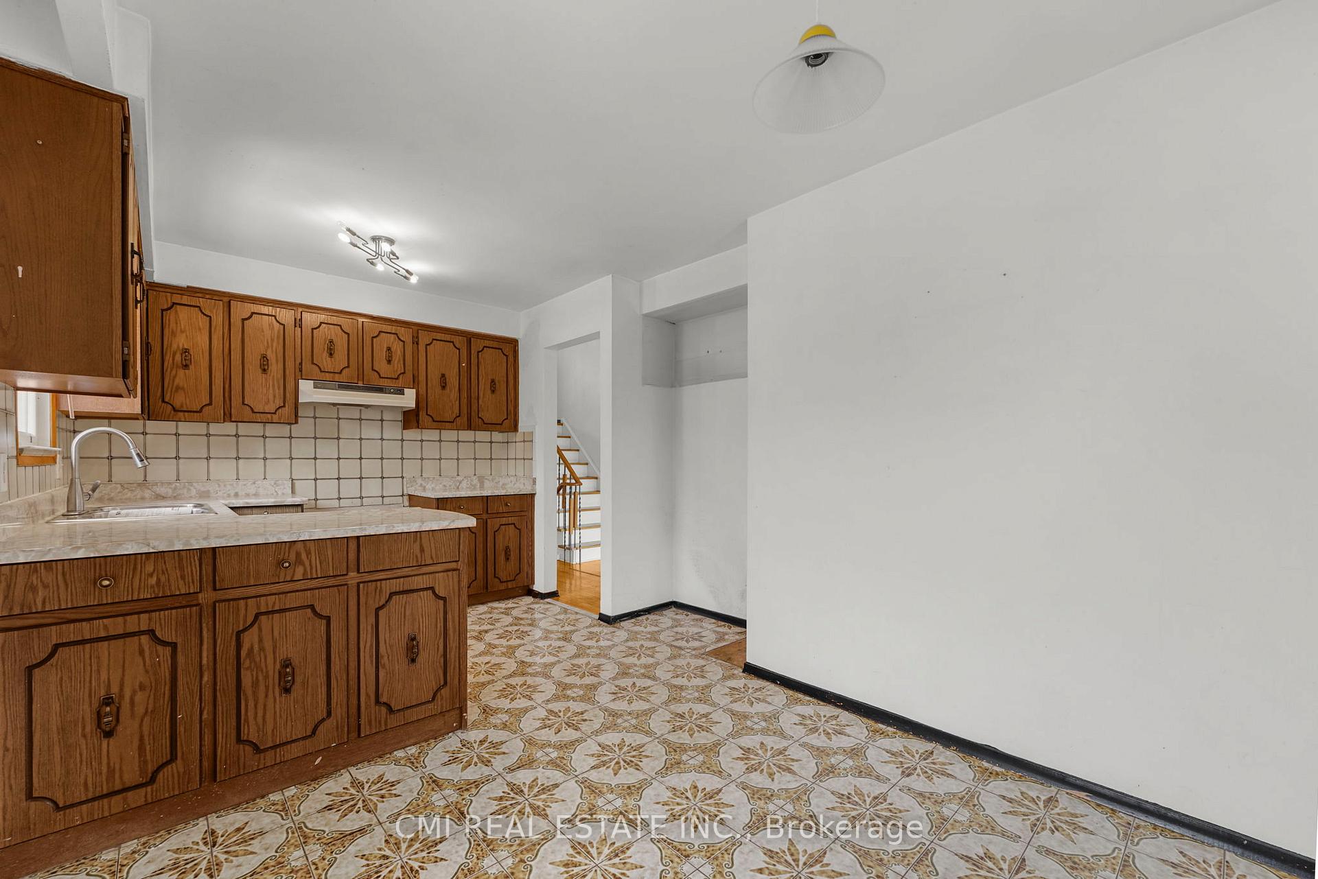 Photo 15 of 119 Albany Drive, Vaughan, West Woodbridge — HOMEH