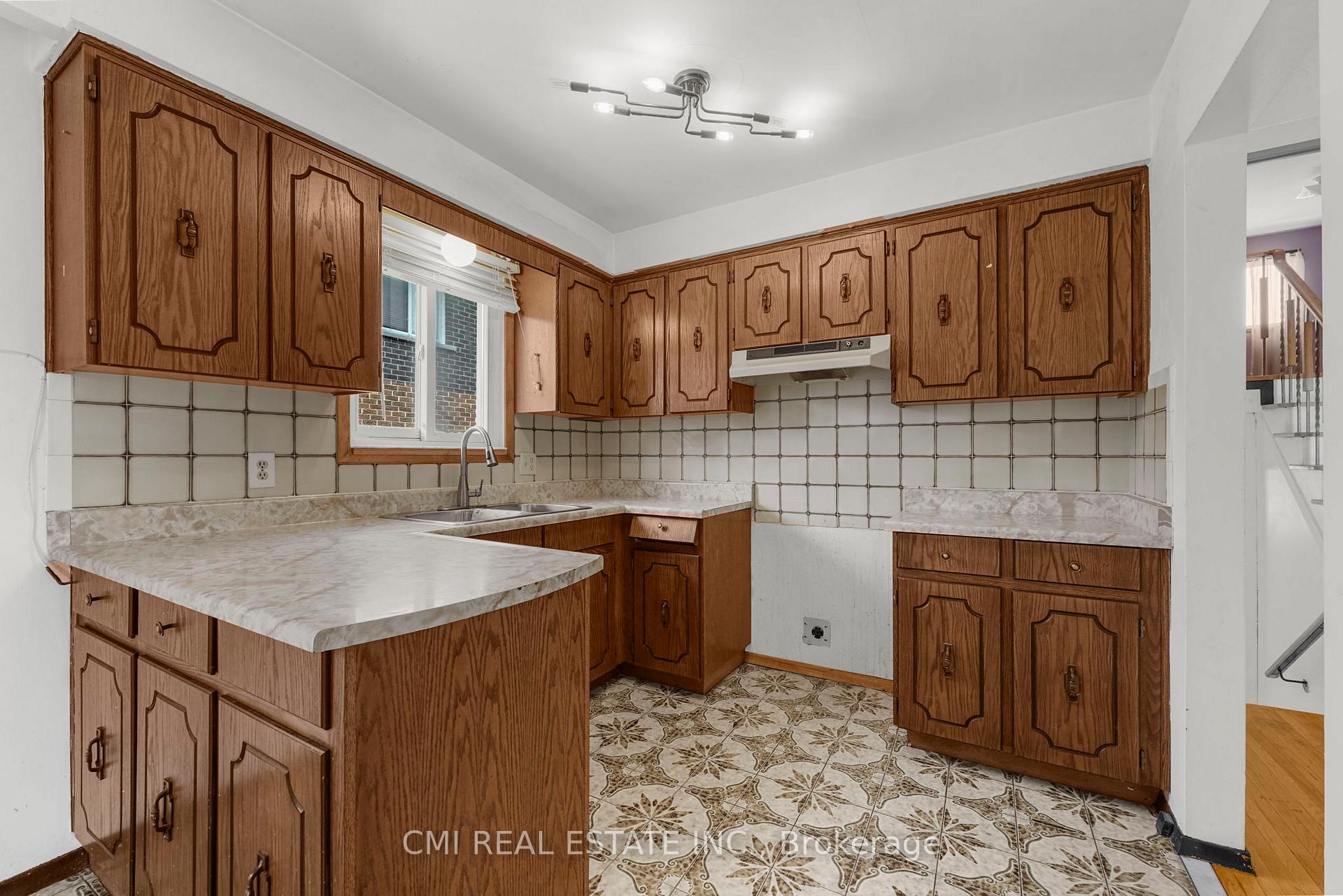 Photo 16 of 119 Albany Drive, Vaughan, West Woodbridge — HOMEH