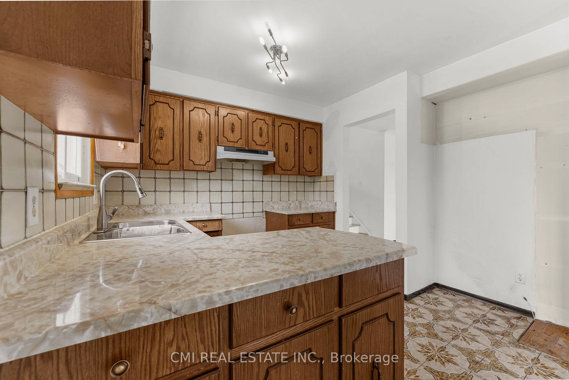 Photo 17 of 119 Albany Drive, Vaughan, West Woodbridge — HOMEH
