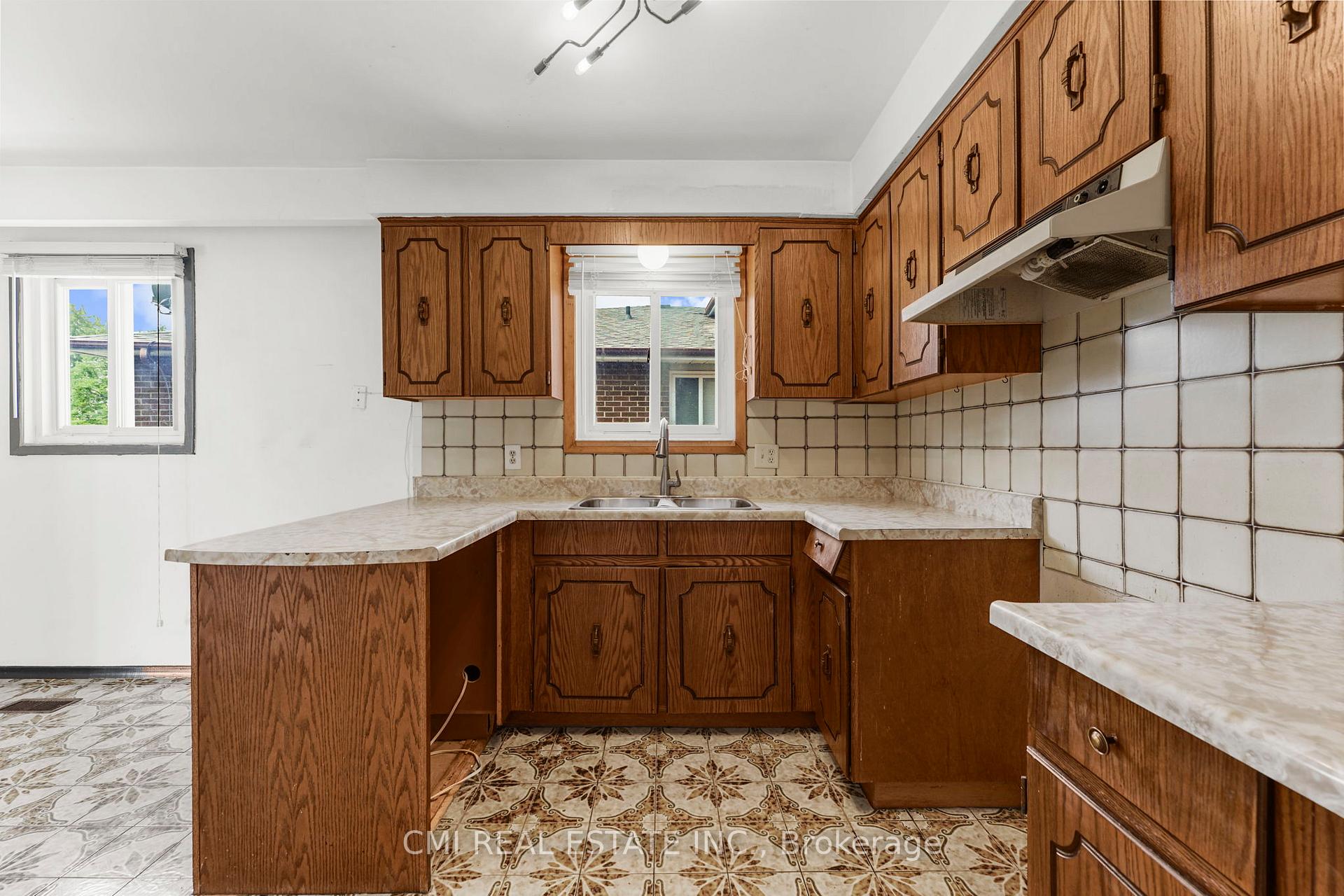 Photo 18 of 119 Albany Drive, Vaughan, West Woodbridge — HOMEH