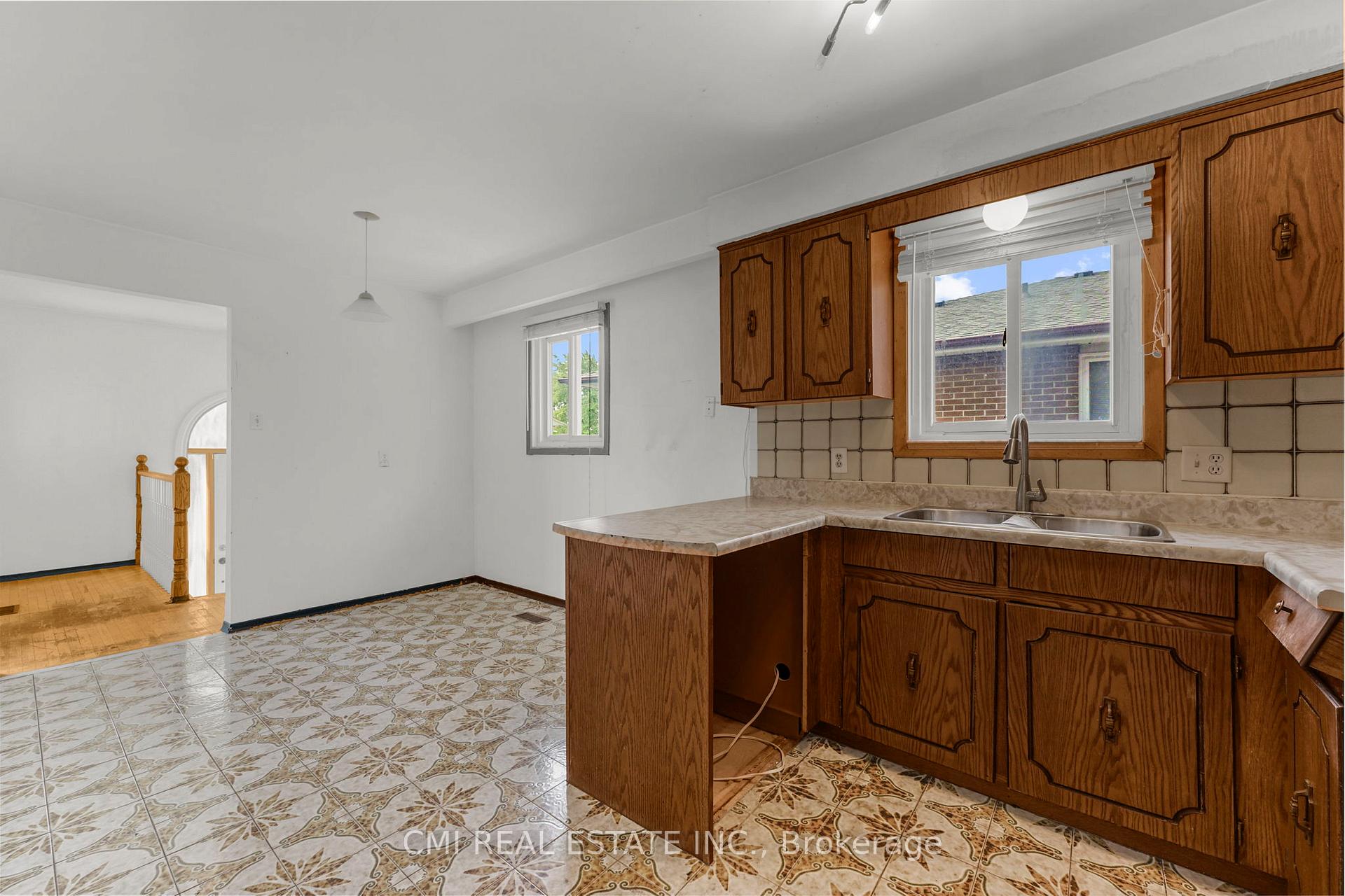 Photo 19 of 119 Albany Drive, Vaughan, West Woodbridge — HOMEH