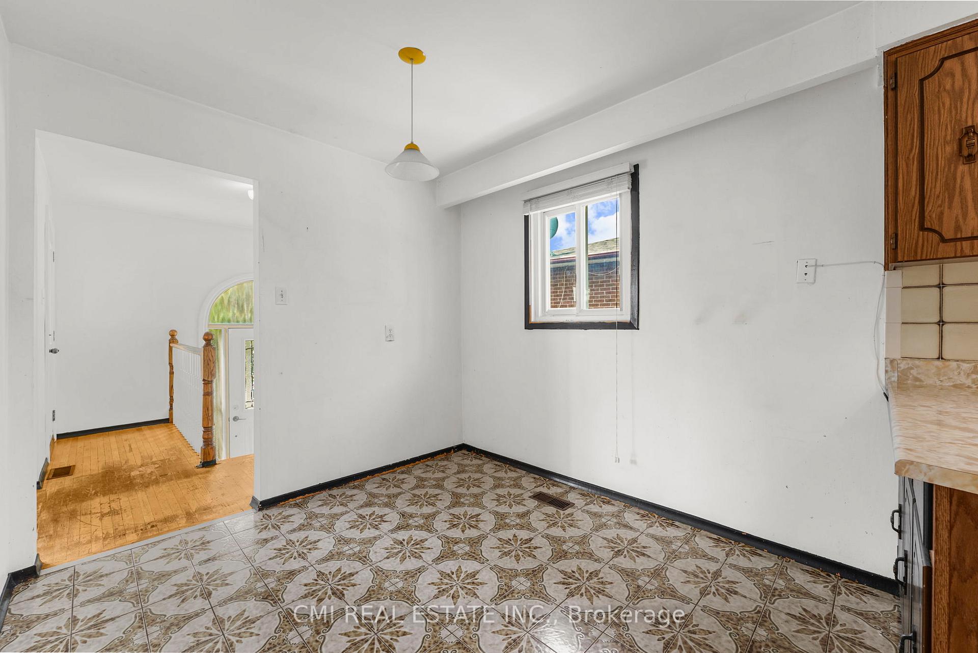 Photo 20 of 119 Albany Drive, Vaughan, West Woodbridge — HOMEH