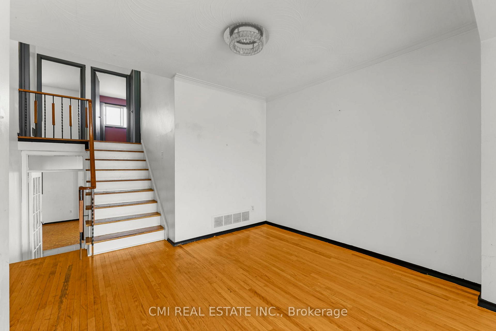 Photo 21 of 119 Albany Drive, Vaughan, West Woodbridge — HOMEH
