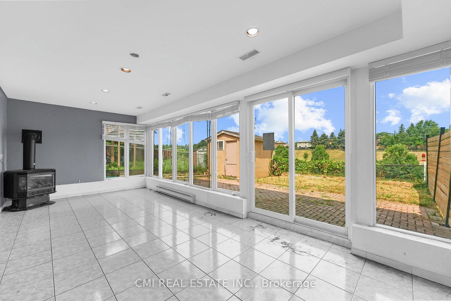Photo 32 of 119 Albany Drive, Vaughan, West Woodbridge — HOMEH