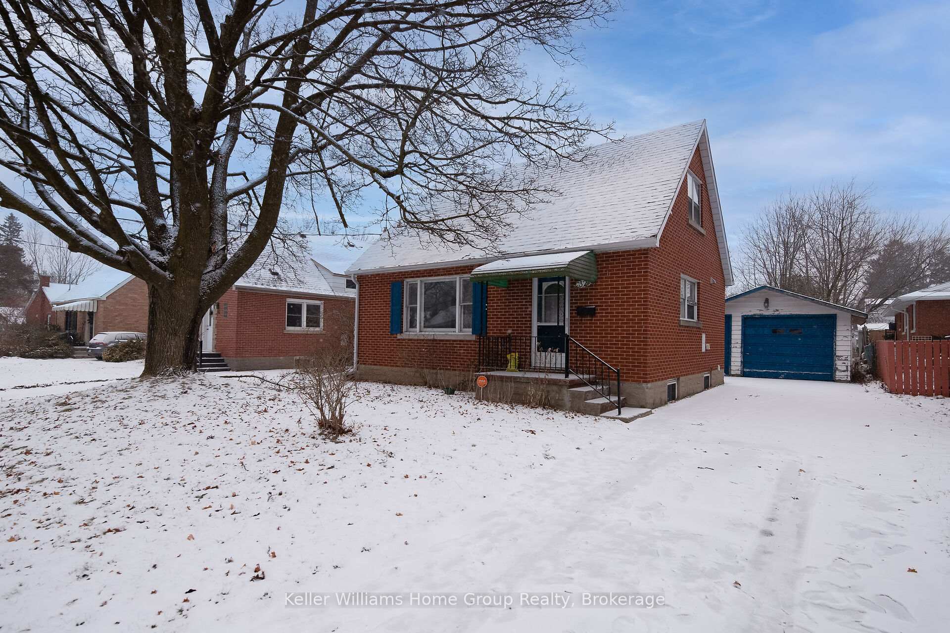 Photo 1 of 32 Dietz Avenue S, Waterloo — HOMEH