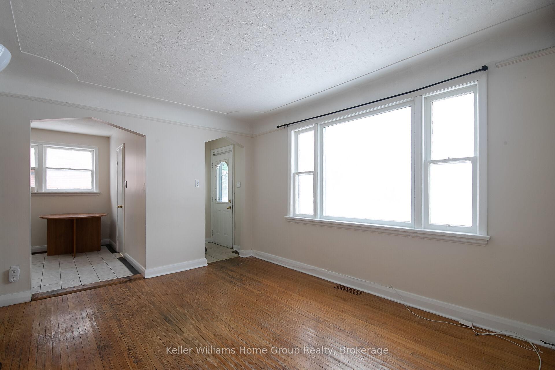 Photo 2 of 32 Dietz Avenue S, Waterloo — HOMEH