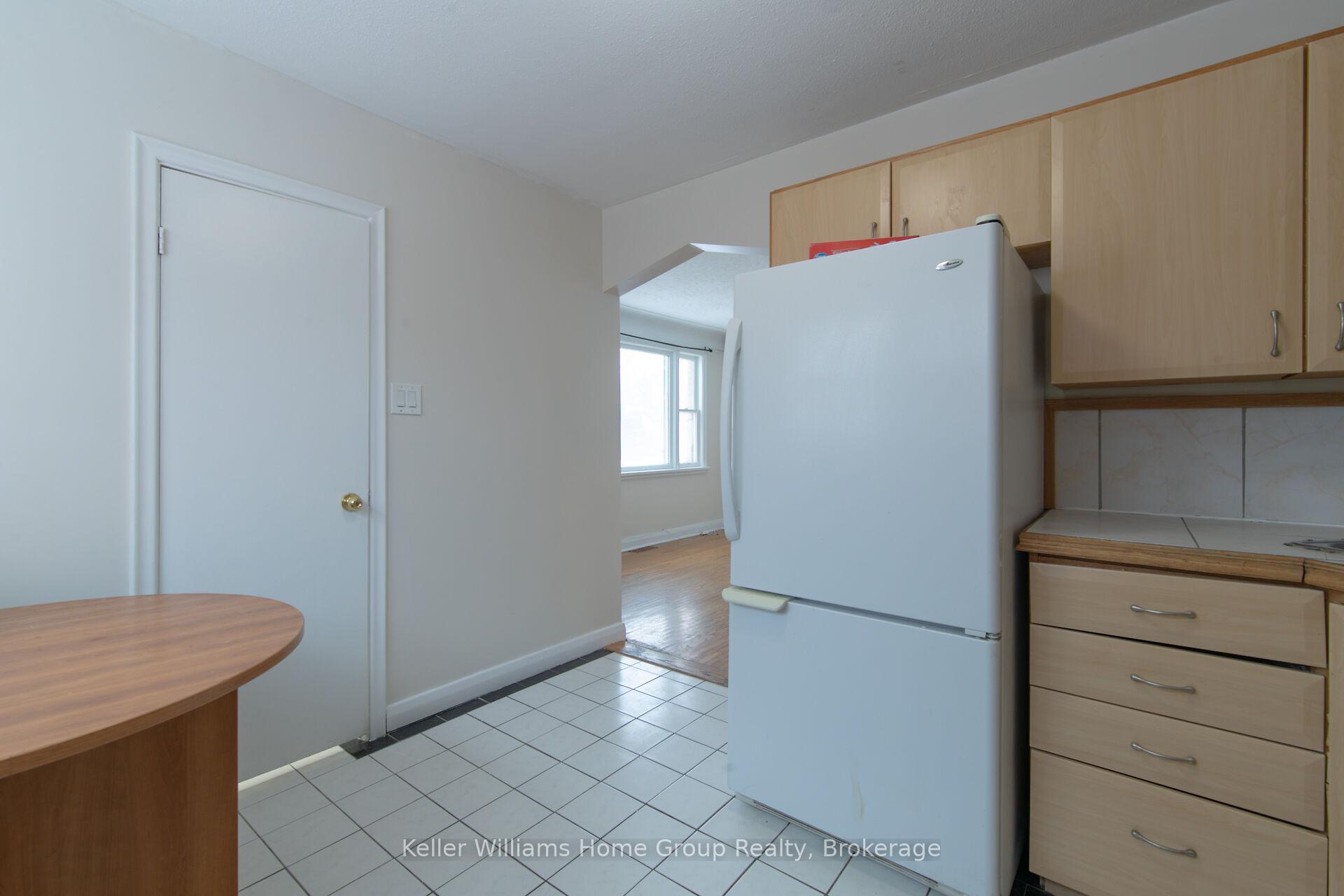 Photo 6 of 32 Dietz Avenue S, Waterloo — HOMEH