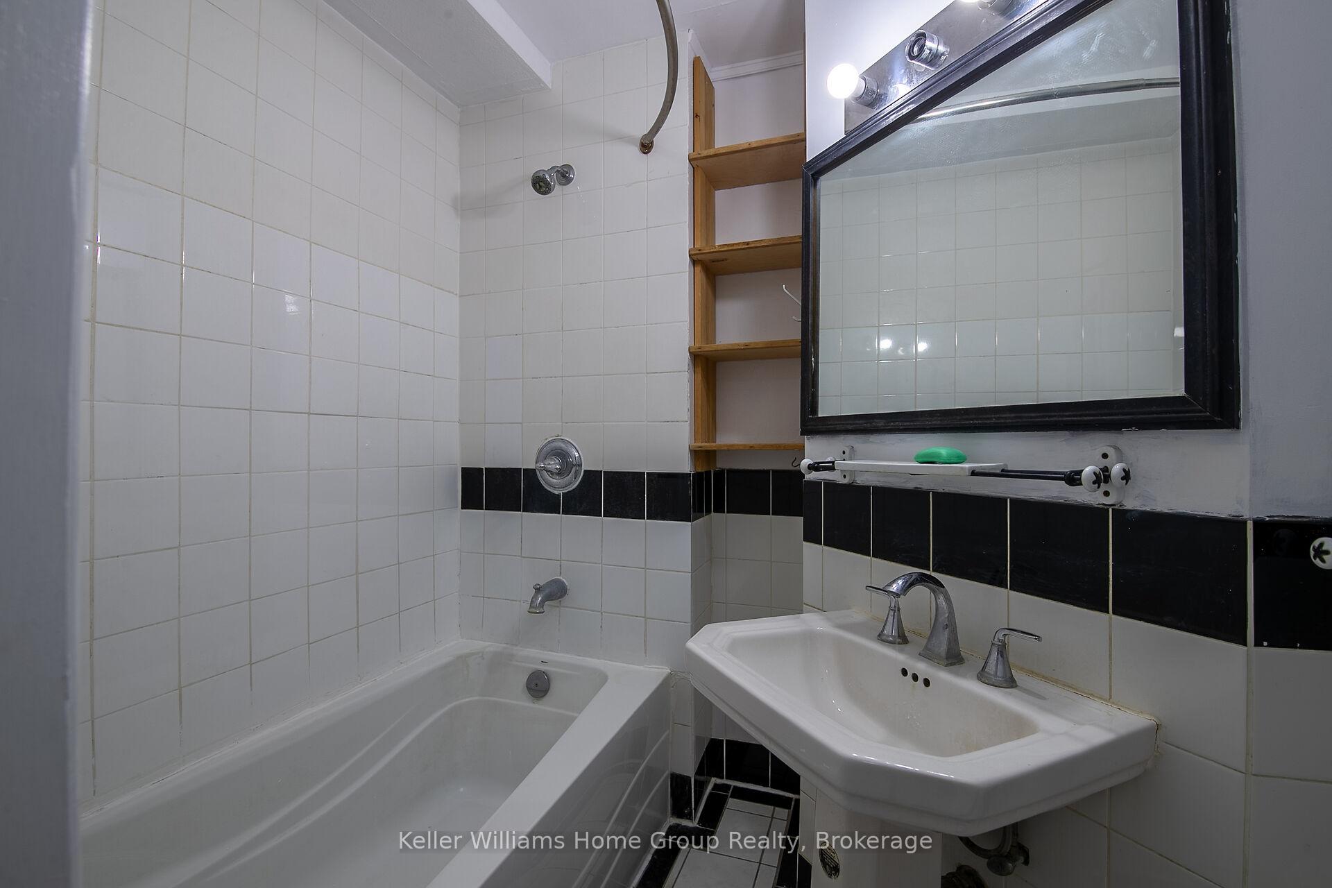 Photo 7 of 32 Dietz Avenue S, Waterloo — HOMEH