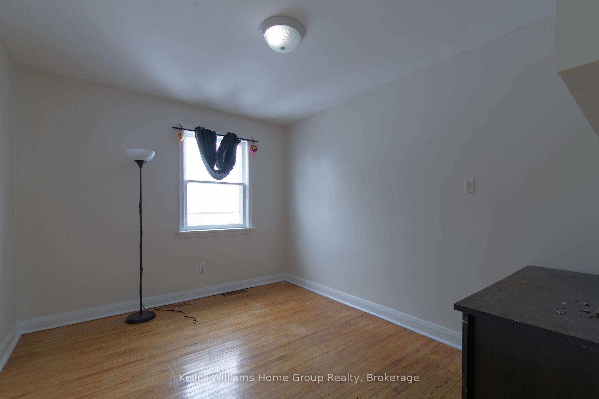 Photo 8 of 32 Dietz Avenue S, Waterloo — HOMEH