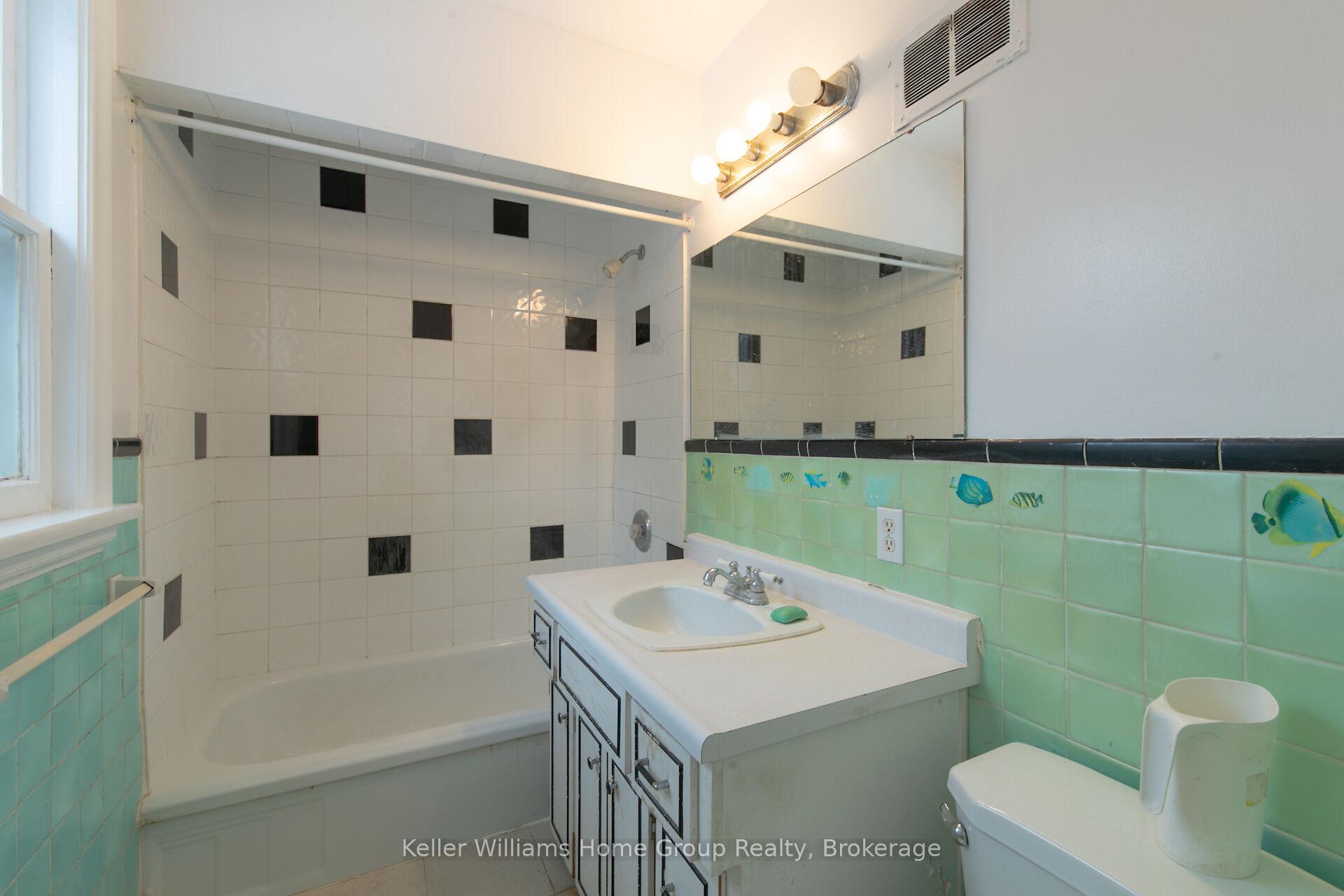 Photo 9 of 32 Dietz Avenue S, Waterloo — HOMEH