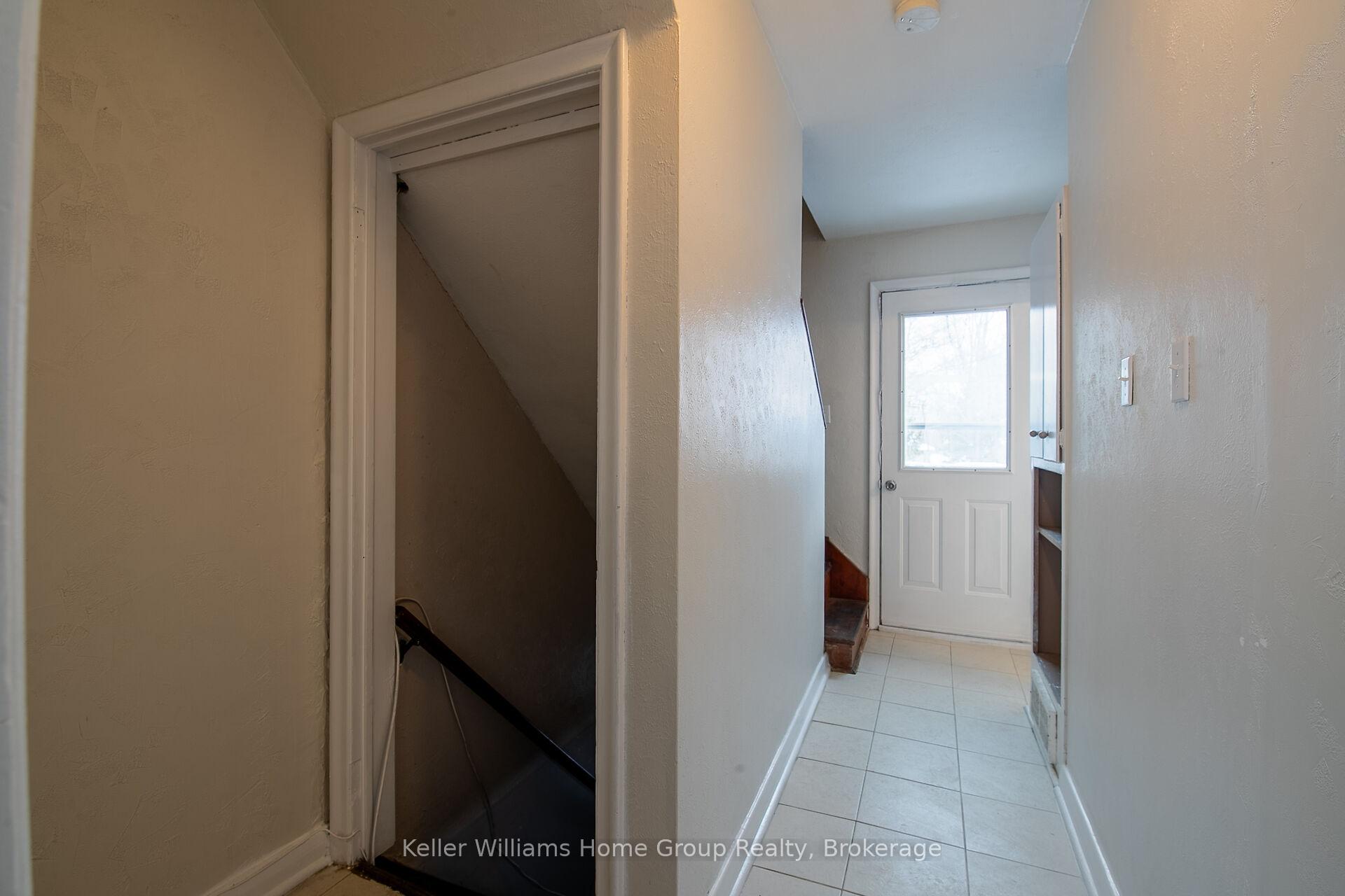 Photo 12 of 32 Dietz Avenue S, Waterloo — HOMEH