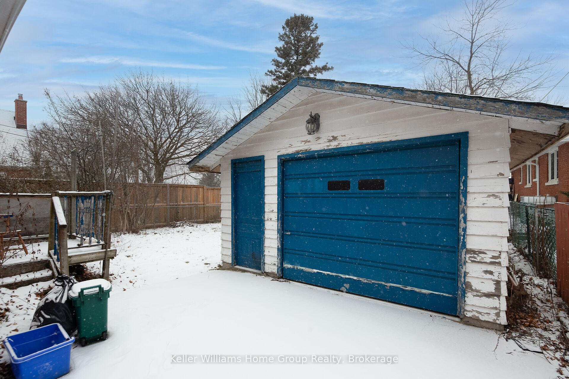 Photo 16 of 32 Dietz Avenue S, Waterloo — HOMEH