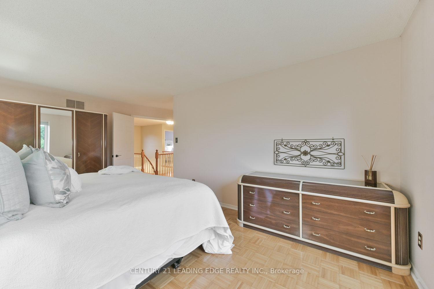 Photo 28 of 81 Mccarty Crescent, Markham, Markham Village — HOMEH
