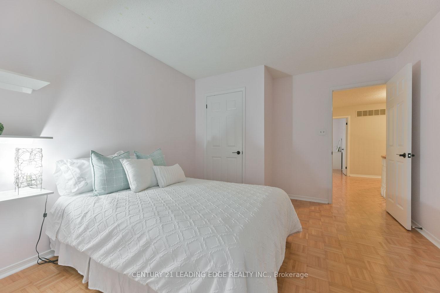 Photo 33 of 81 Mccarty Crescent, Markham, Markham Village — HOMEH