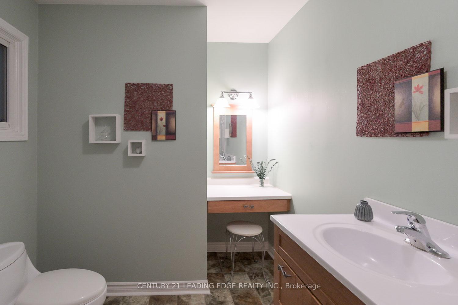 Photo 37 of 81 Mccarty Crescent, Markham, Markham Village — HOMEH