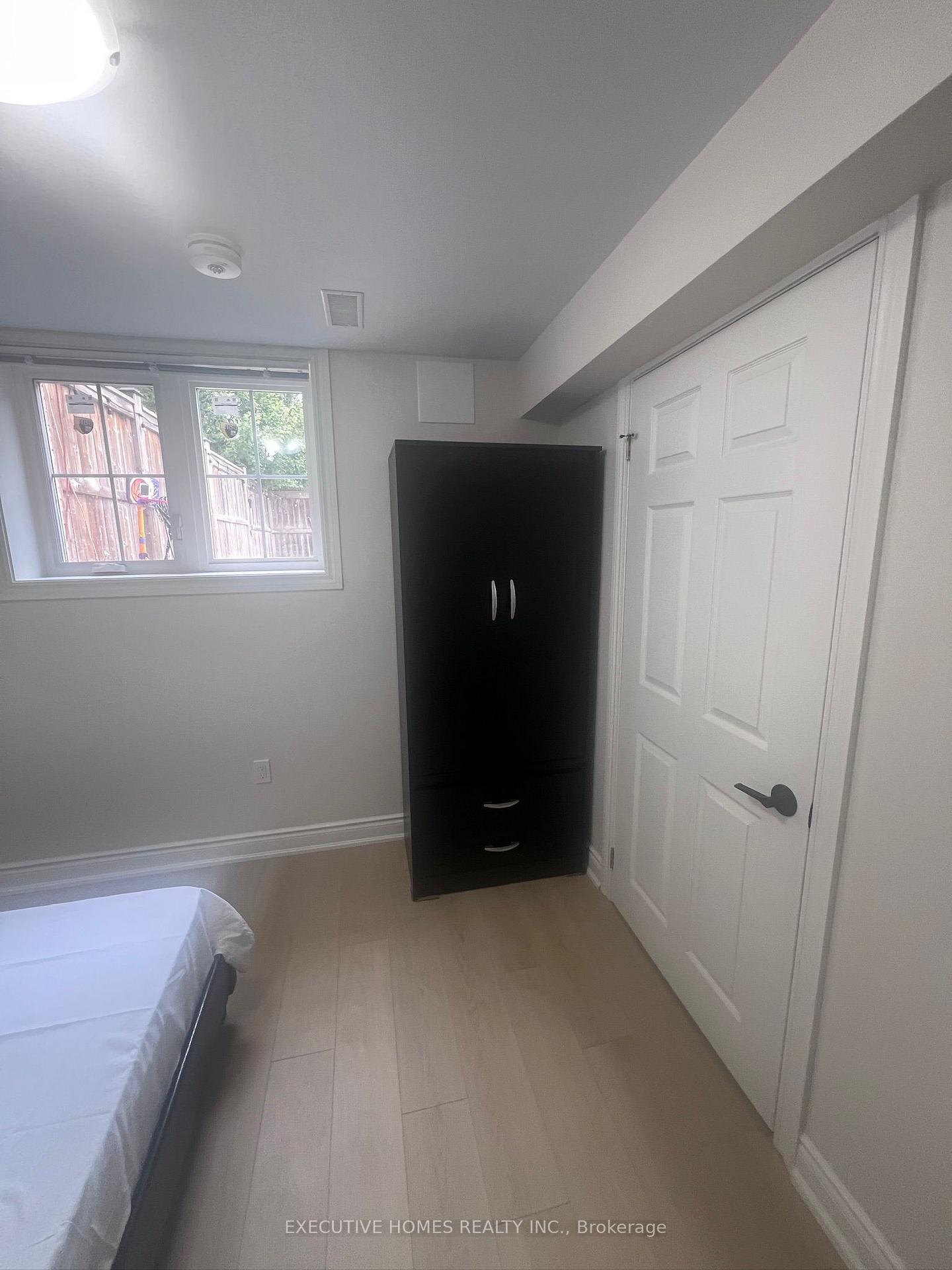 Photo 2 of 33 James Govan Drive, Whitby, Port Whitby — HOMEH