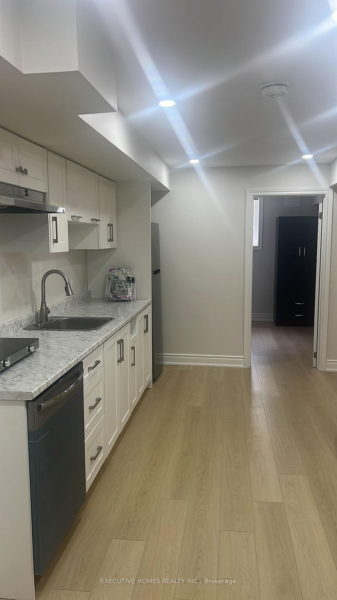 Photo 3 of 33 James Govan Drive, Whitby, Port Whitby — HOMEH