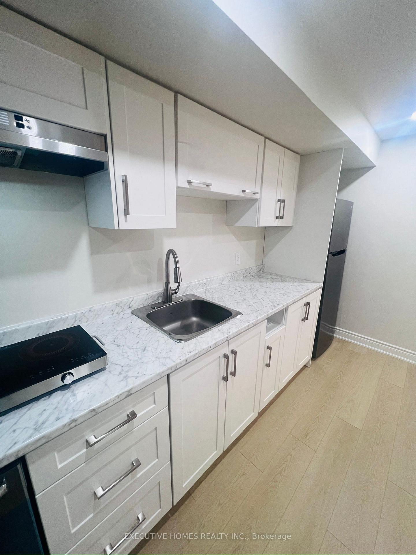 Photo 9 of 33 James Govan Drive, Whitby, Port Whitby — HOMEH