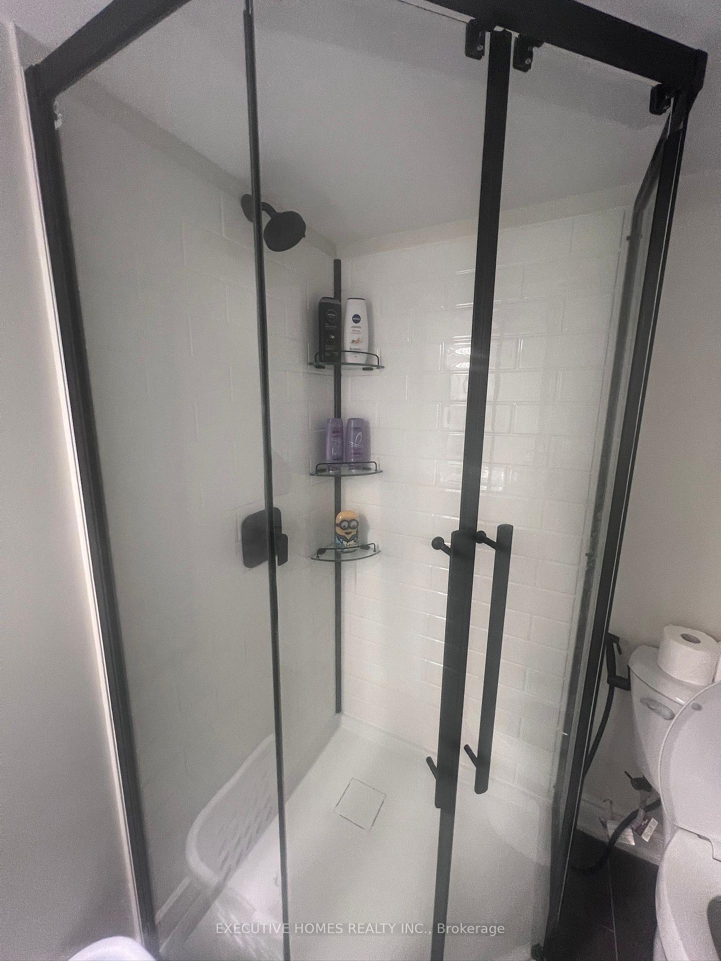 Photo 11 of 33 James Govan Drive, Whitby, Port Whitby — HOMEH