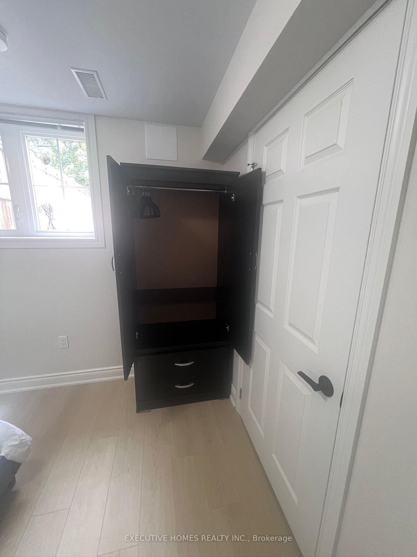 Photo 15 of 33 James Govan Drive, Whitby, Port Whitby — HOMEH