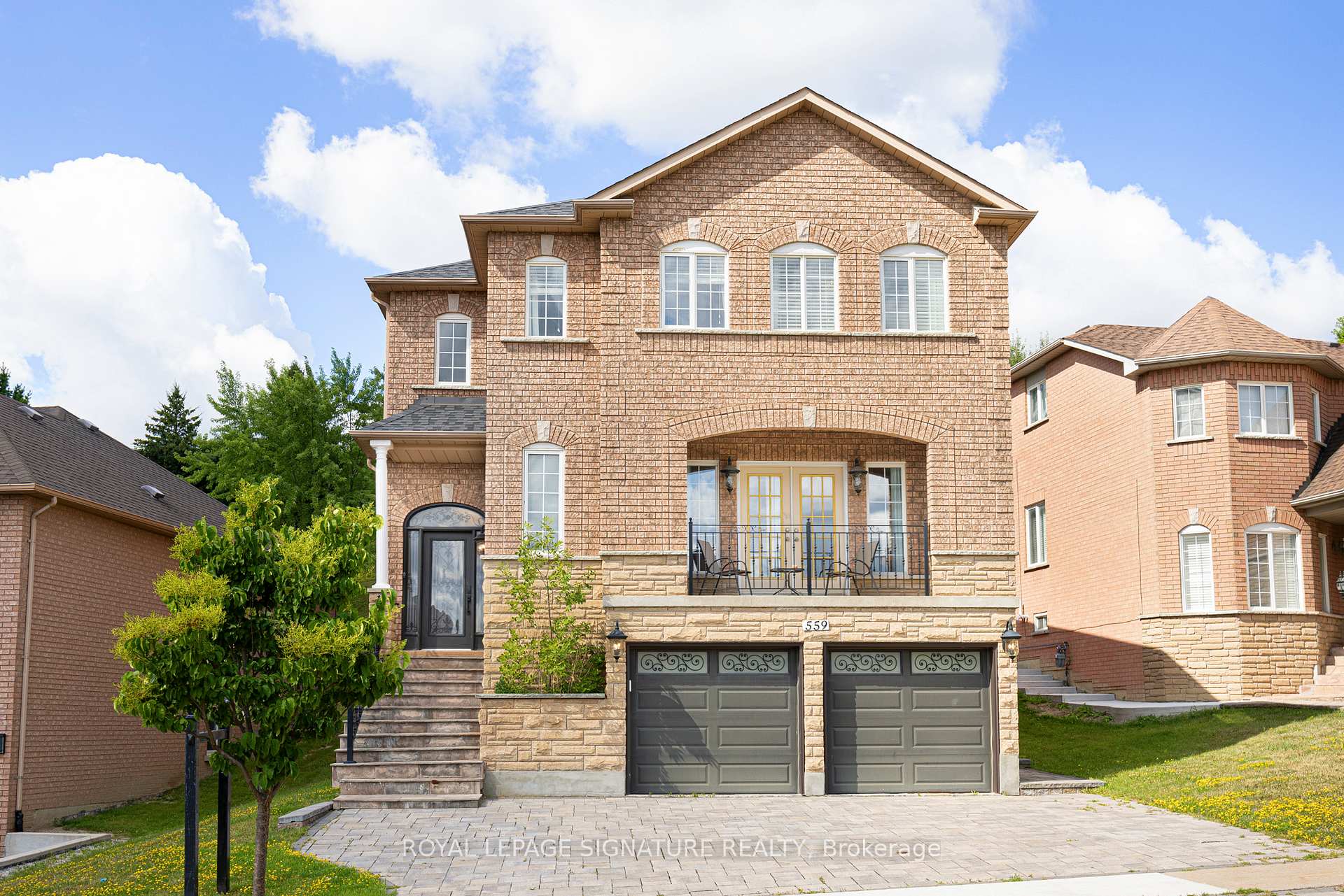 Photo 2 of 559 Royalpark Way, Vaughan, Elder Mills — HOMEH
