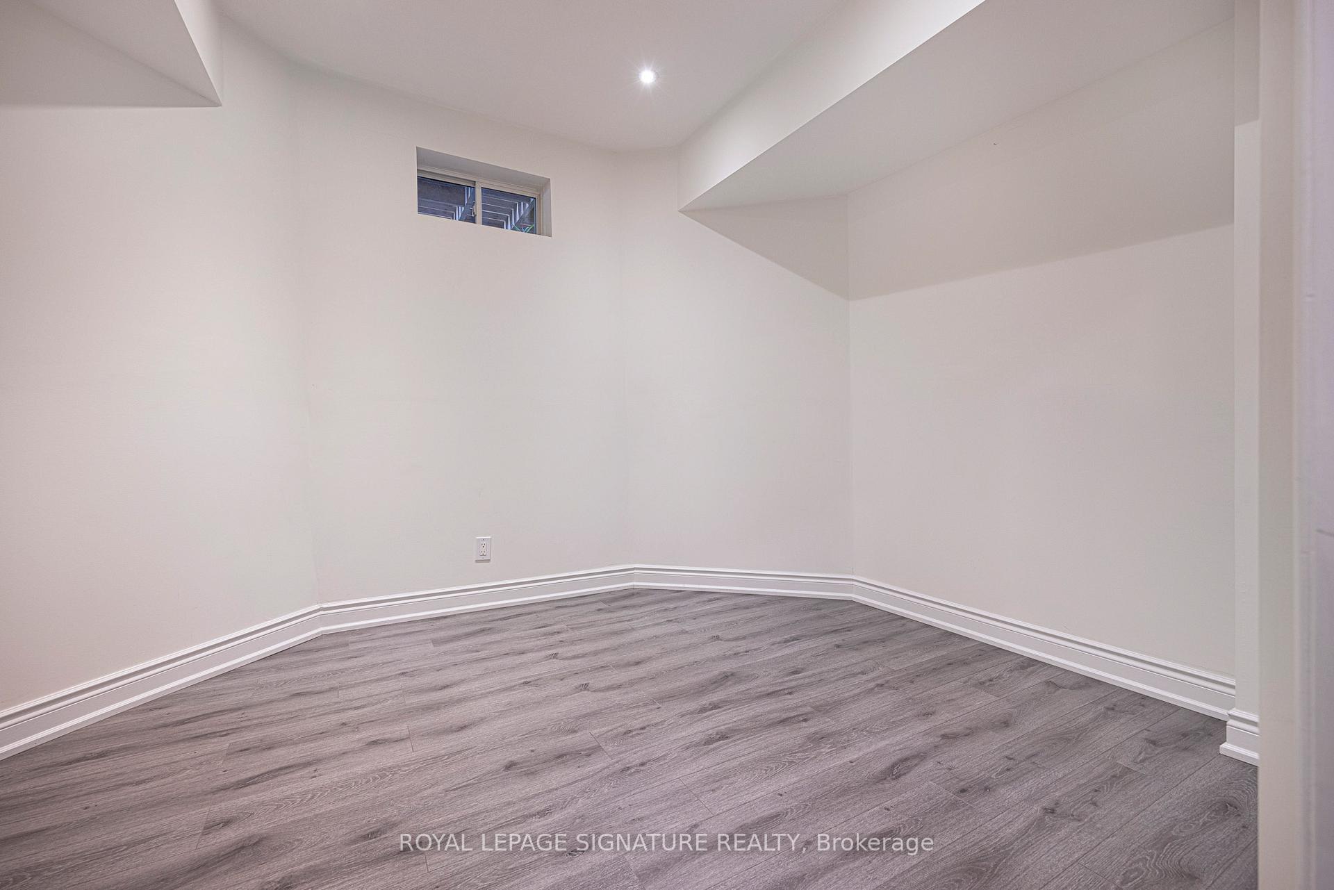 Photo 31 of 559 Royalpark Way, Vaughan, Elder Mills — HOMEH