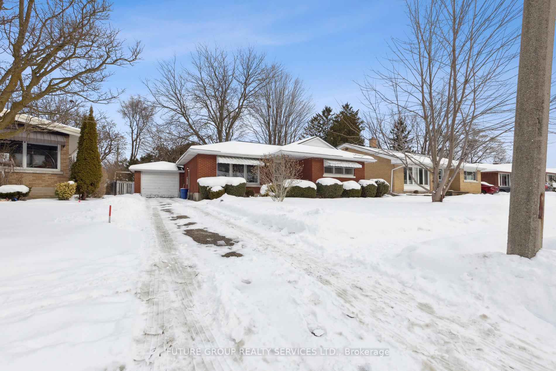 Photo 2 of 123 Elgin Crescent, Waterloo — HOMEH