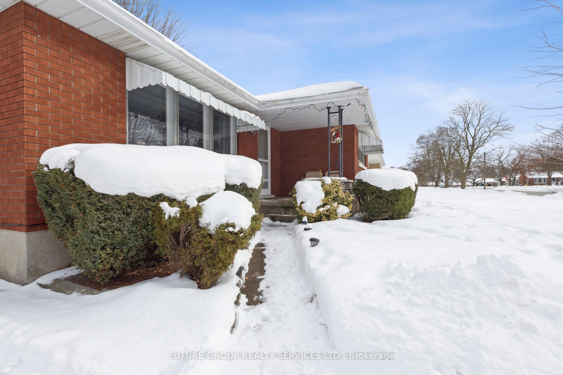 Photo 3 of 123 Elgin Crescent, Waterloo — HOMEH
