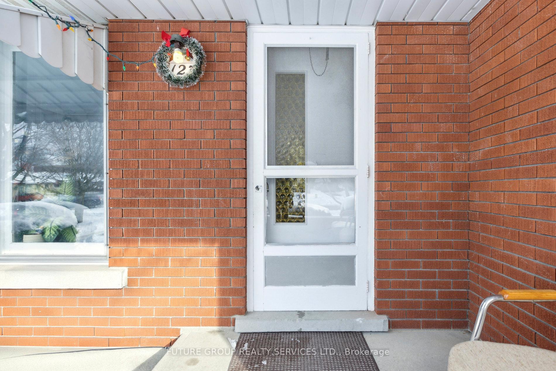 Photo 5 of 123 Elgin Crescent, Waterloo — HOMEH