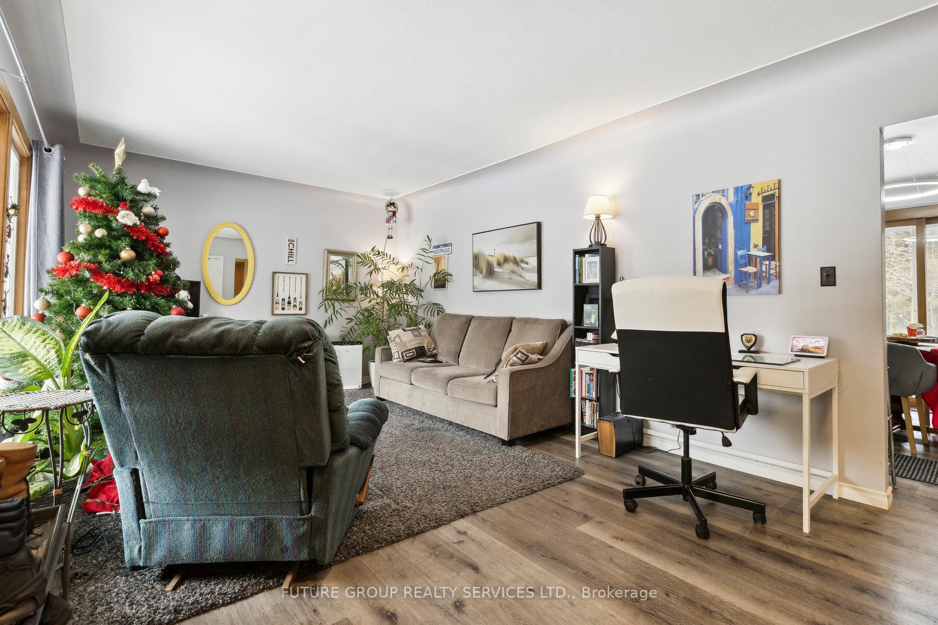 Photo 6 of 123 Elgin Crescent, Waterloo — HOMEH