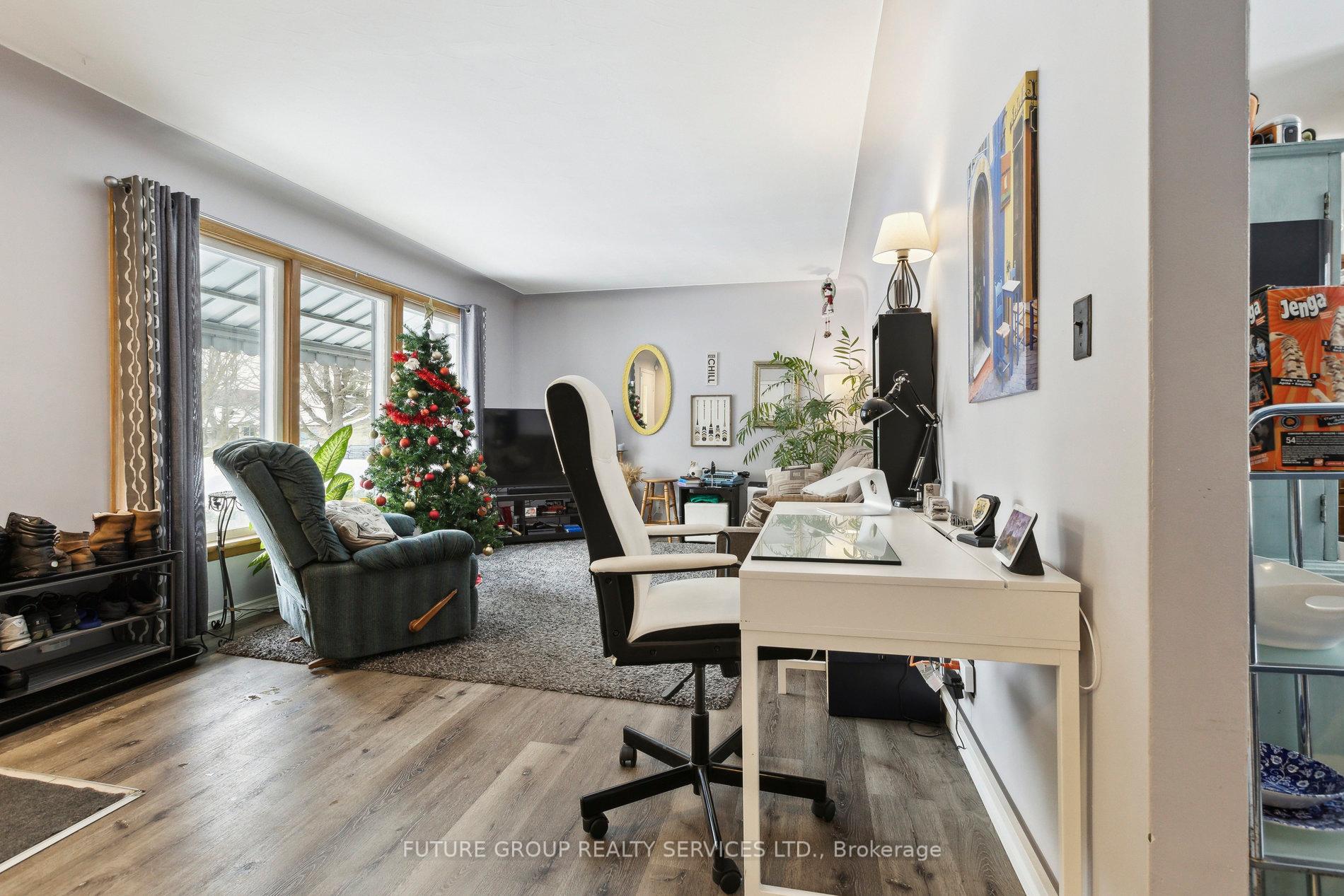 Photo 7 of 123 Elgin Crescent, Waterloo — HOMEH