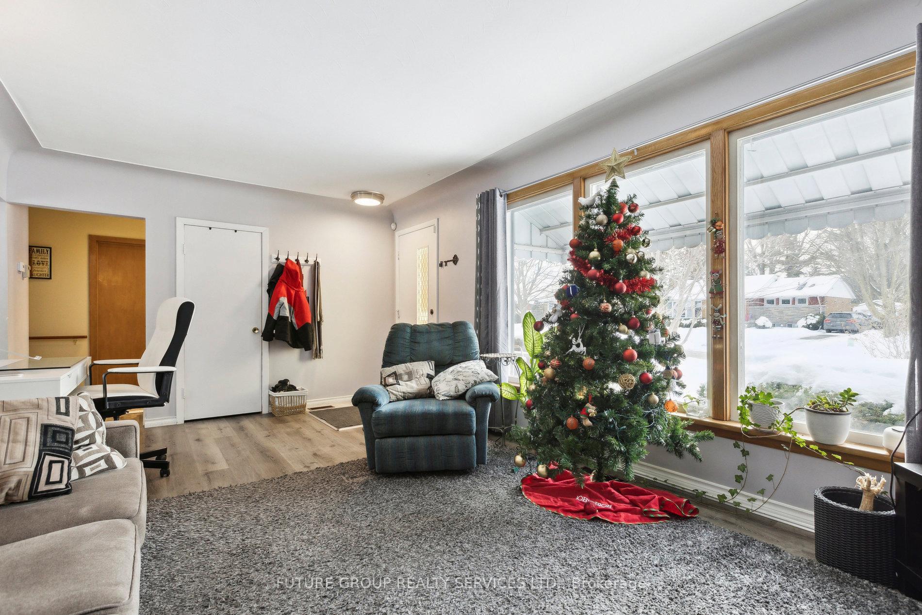 Photo 8 of 123 Elgin Crescent, Waterloo — HOMEH