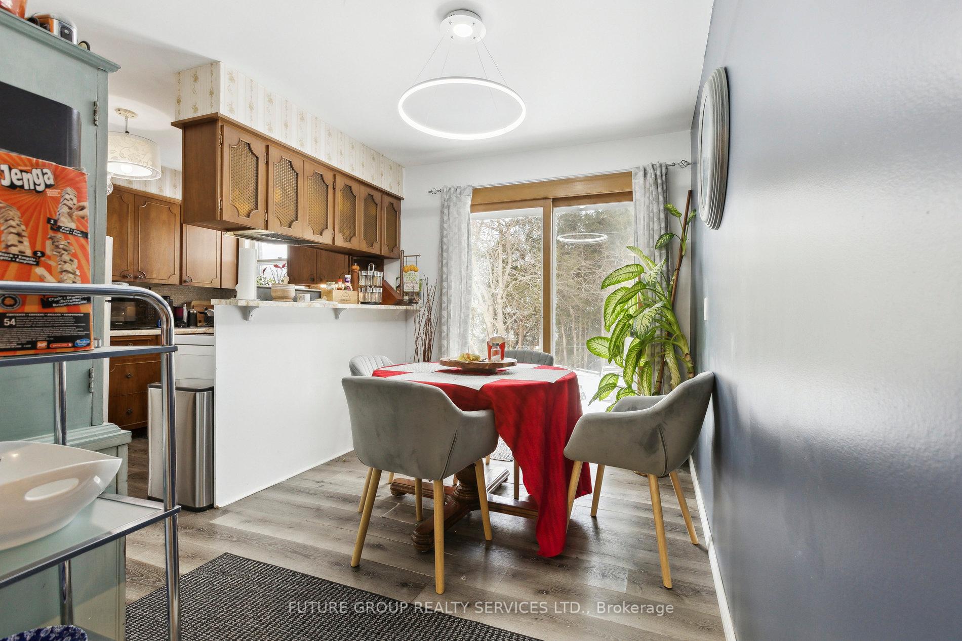 Photo 10 of 123 Elgin Crescent, Waterloo — HOMEH