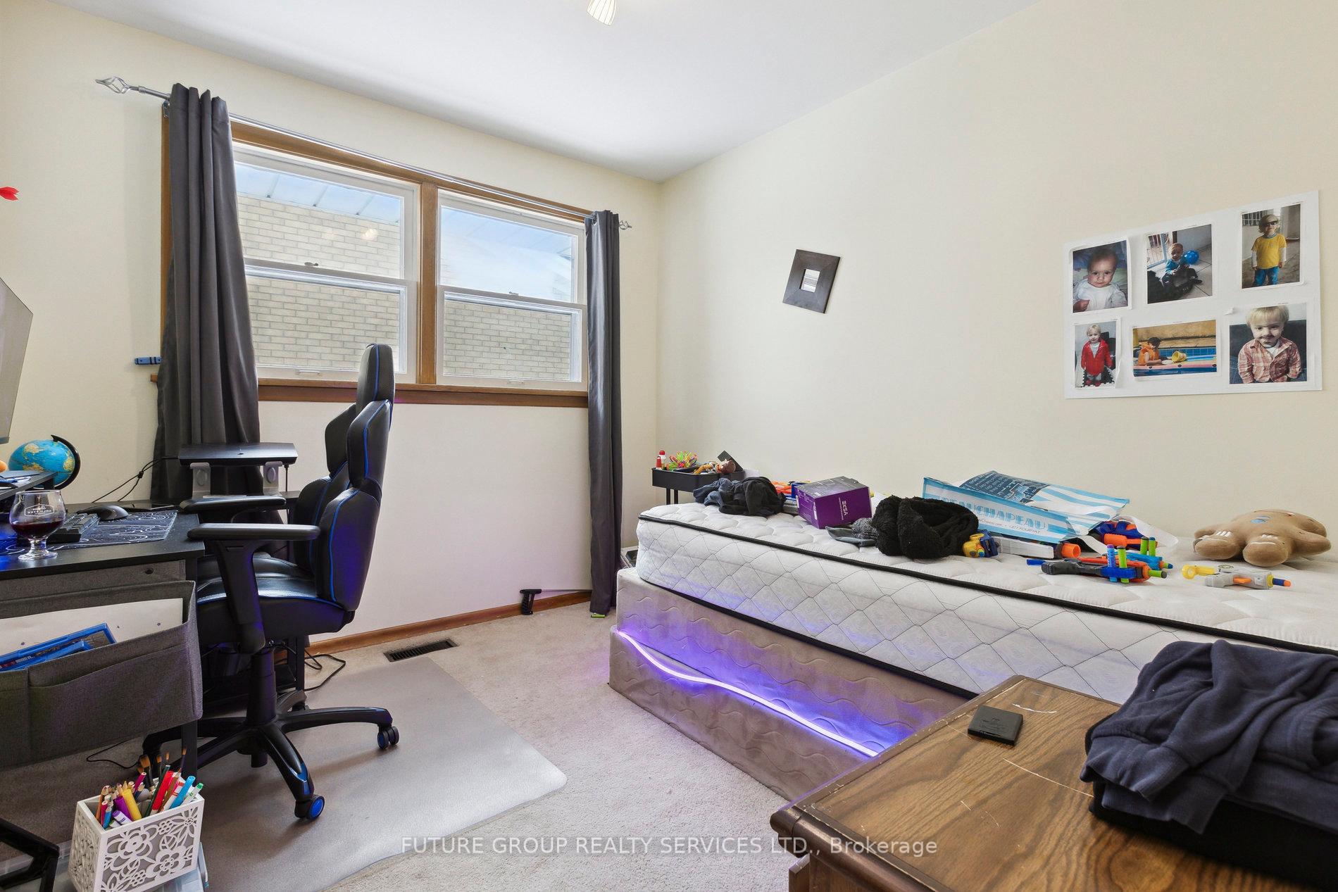Photo 15 of 123 Elgin Crescent, Waterloo — HOMEH