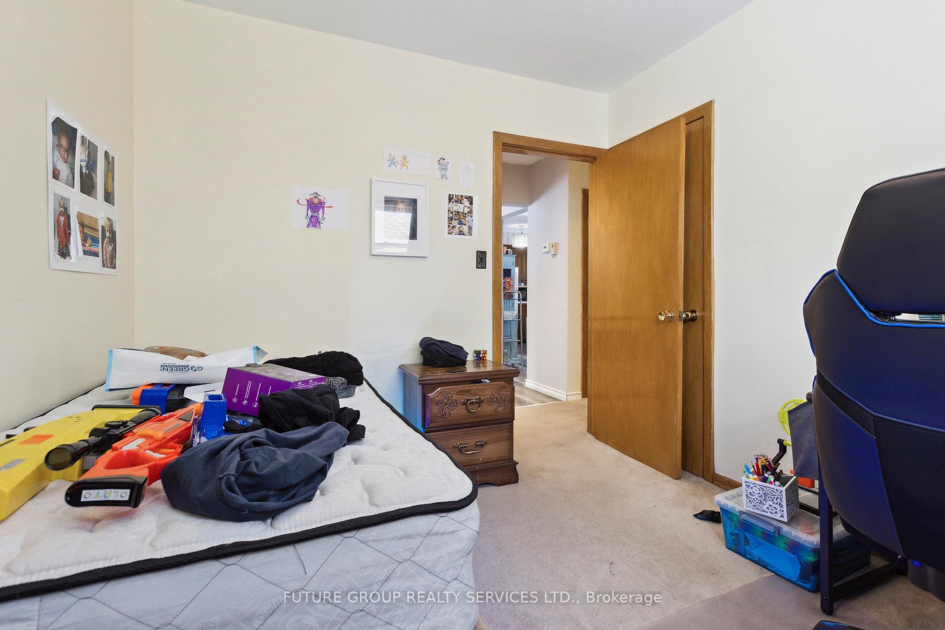 Photo 16 of 123 Elgin Crescent, Waterloo — HOMEH