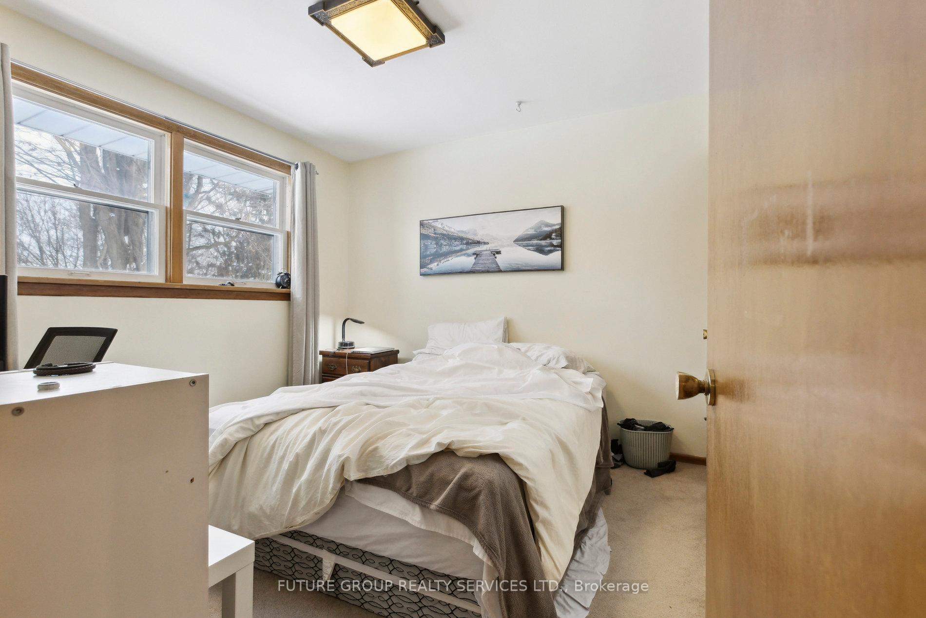 Photo 17 of 123 Elgin Crescent, Waterloo — HOMEH