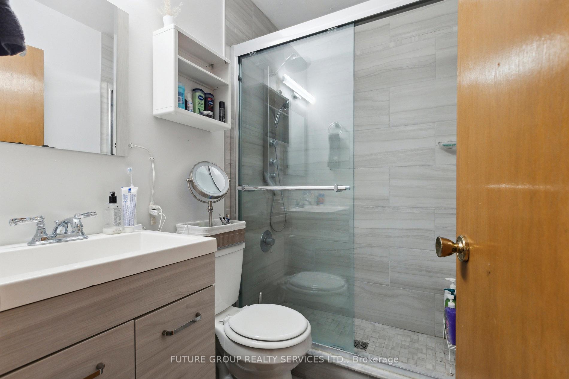 Photo 20 of 123 Elgin Crescent, Waterloo — HOMEH