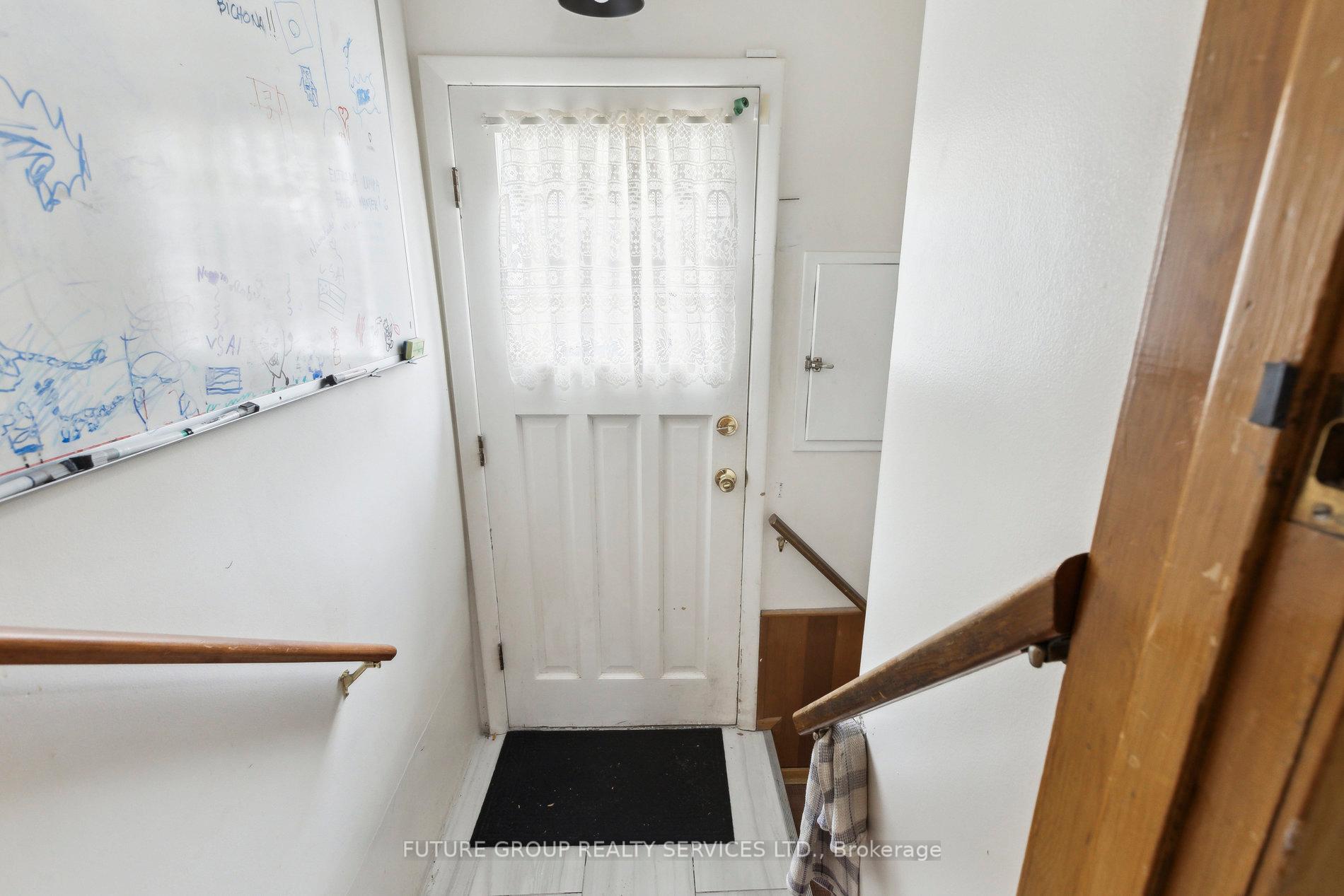 Photo 23 of 123 Elgin Crescent, Waterloo — HOMEH