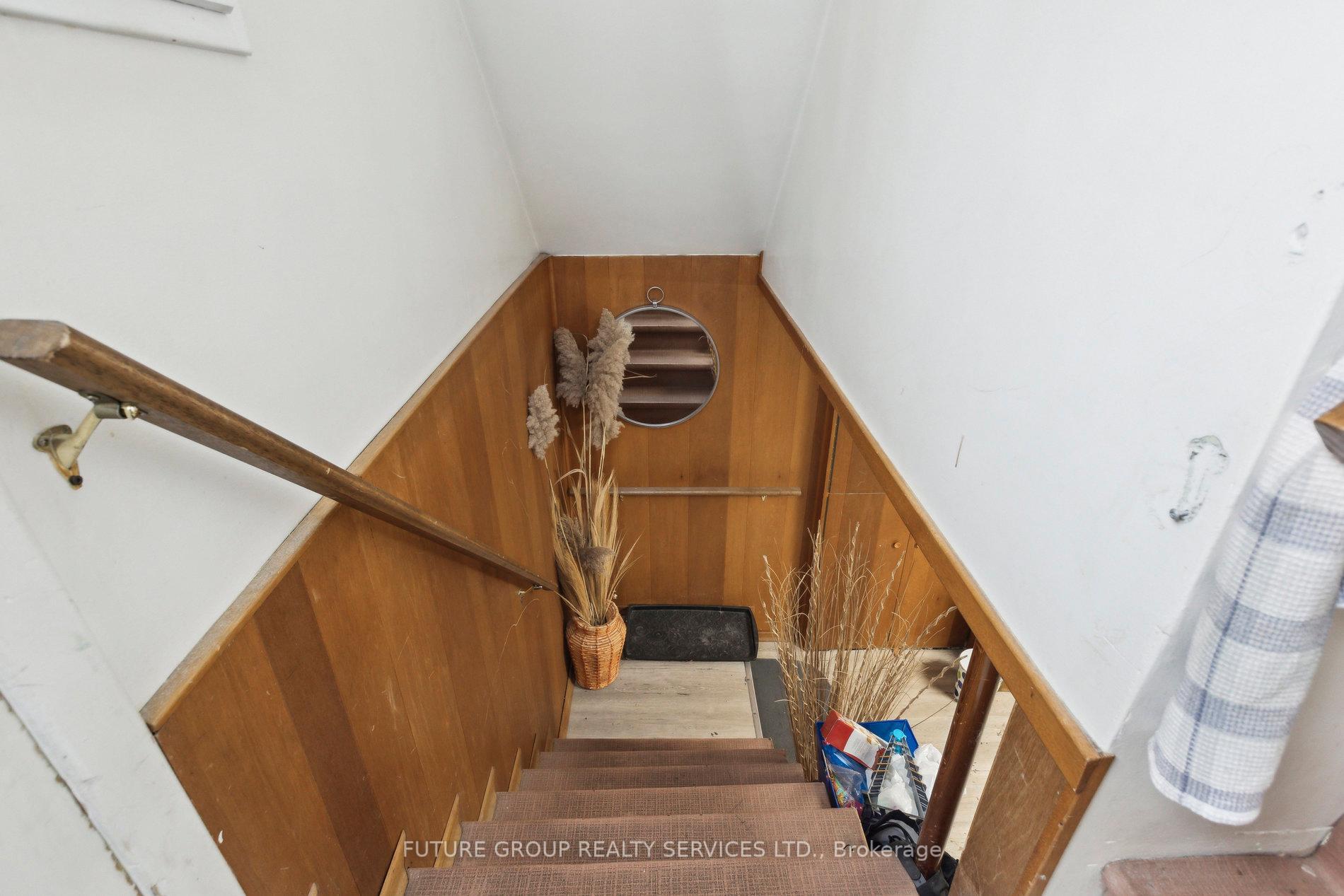 Photo 24 of 123 Elgin Crescent, Waterloo — HOMEH