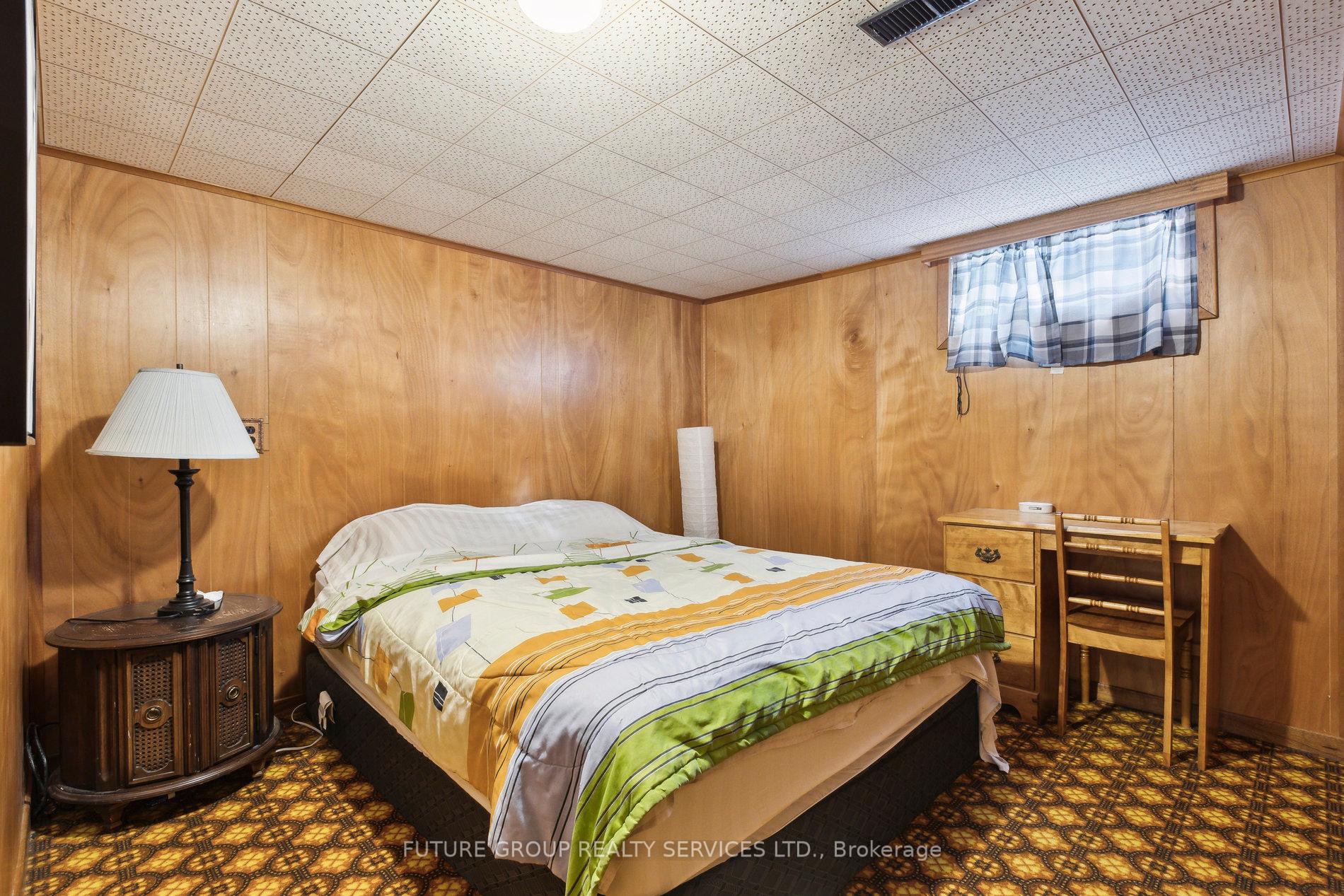 Photo 33 of 123 Elgin Crescent, Waterloo — HOMEH