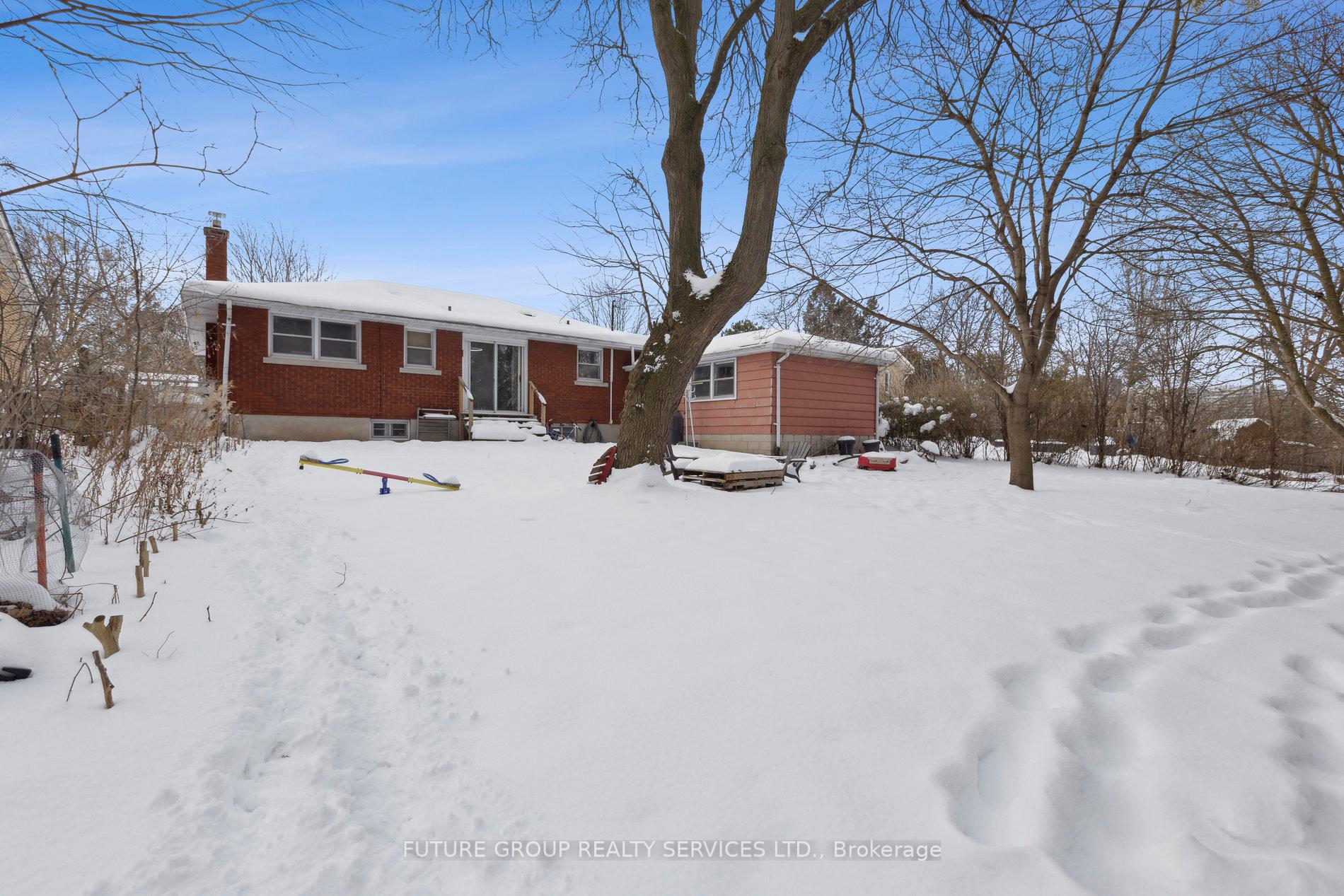 Photo 36 of 123 Elgin Crescent, Waterloo — HOMEH