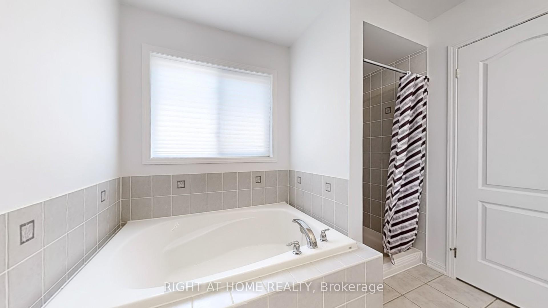 Photo 26 of 76 Barkdale Way, Whitby, Pringle Creek — HOMEH