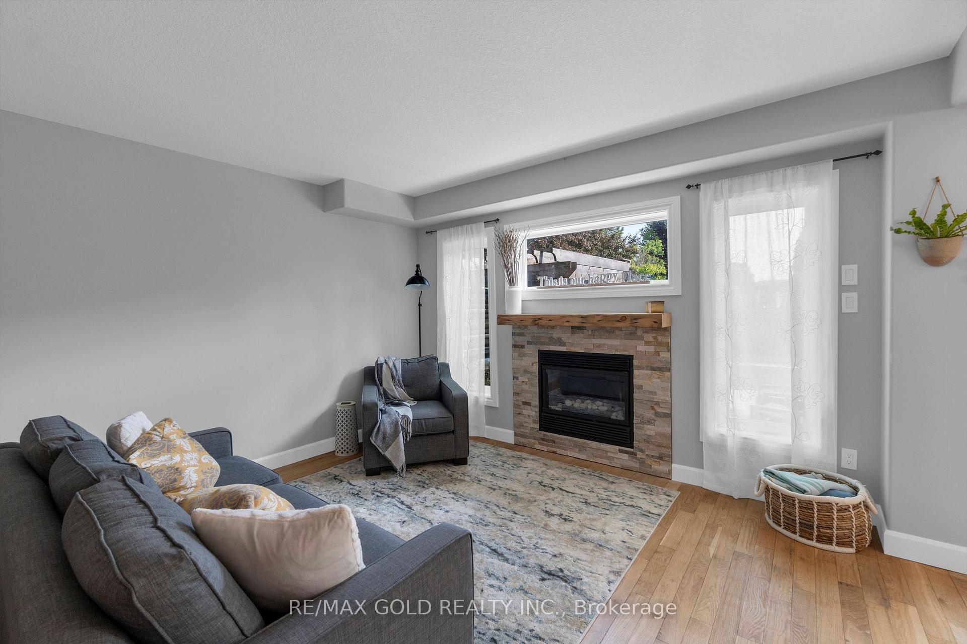 Photo 11 of 239 Park Avenue W, Woolwich — HOMEH