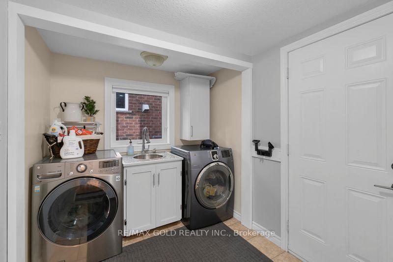 Photo 19 of 239 Park Avenue W, Woolwich — HOMEH