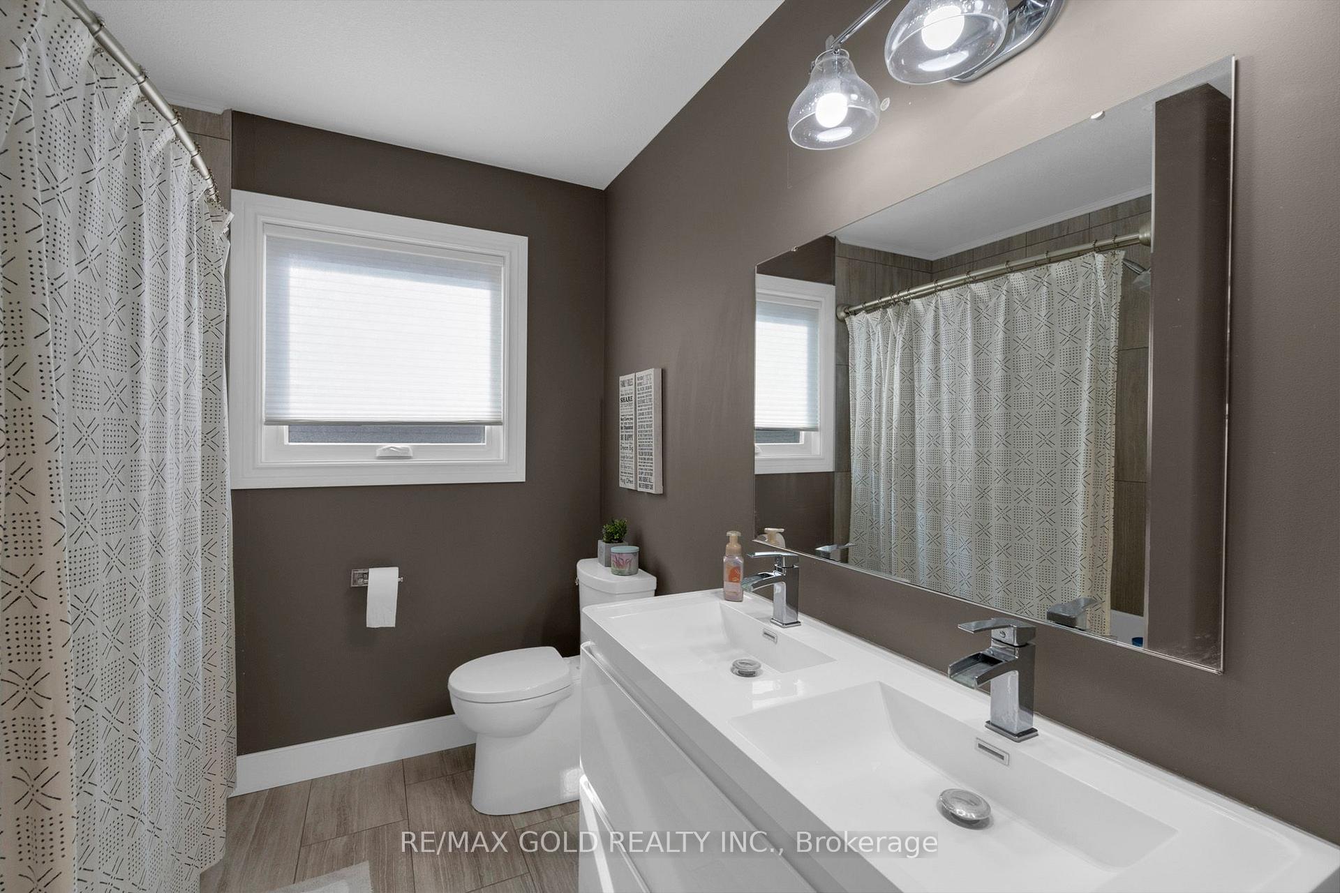 Photo 33 of 239 Park Avenue W, Woolwich — HOMEH